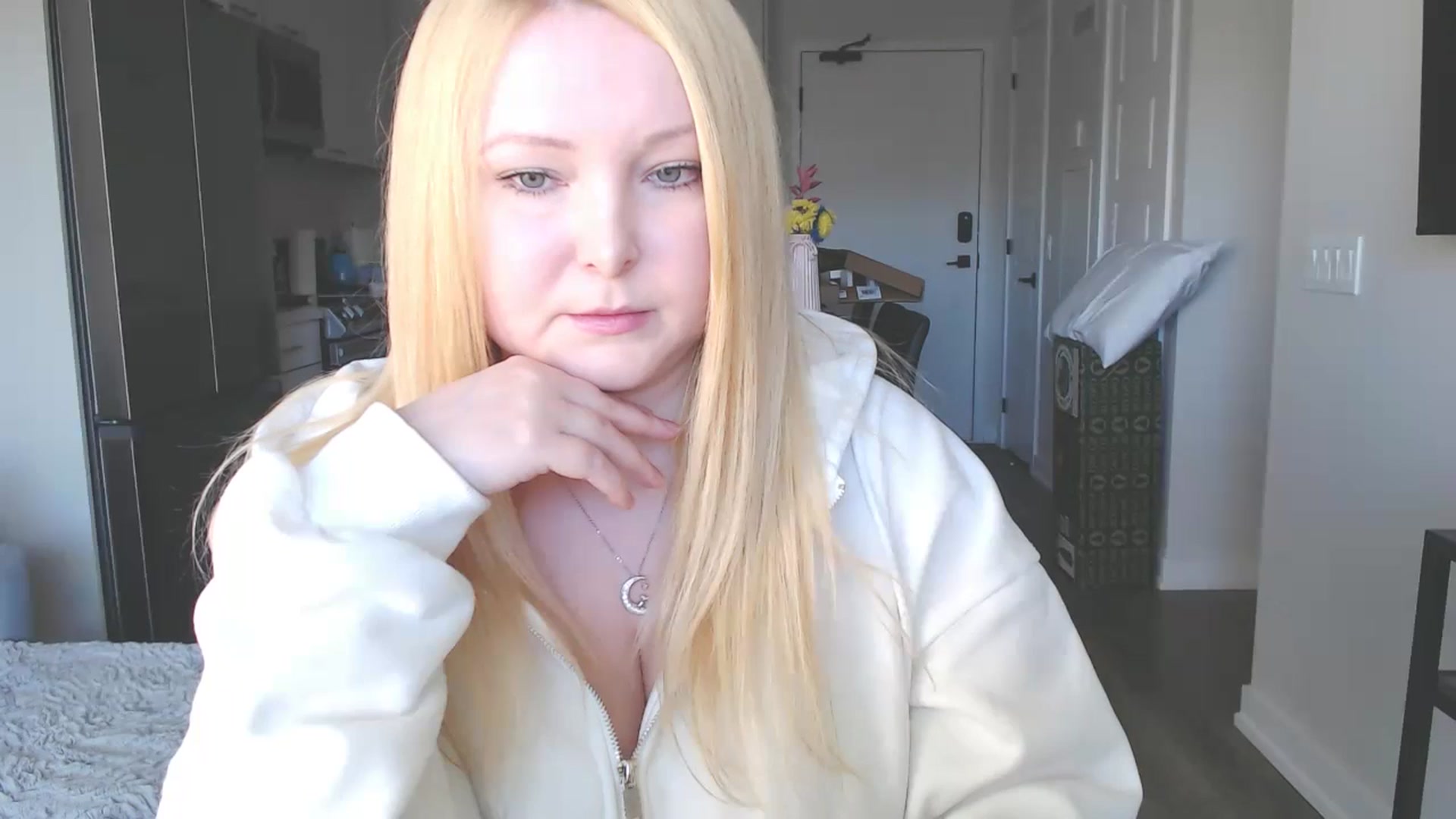 Gallery image thumbnail from Kittie's myfreecams stream on, 11/12/2024, 20:57 image 6 of 20