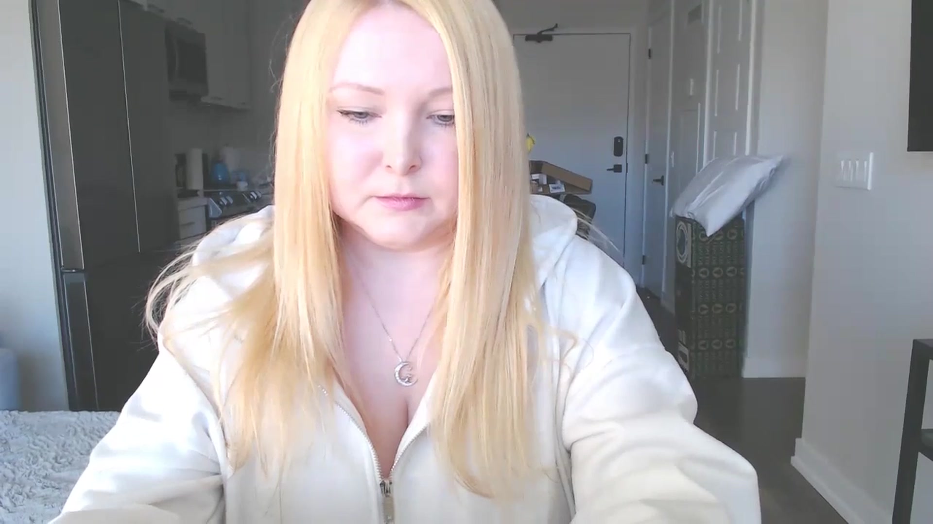 Gallery image thumbnail from Kittie's myfreecams stream on, 11/12/2024, 20:57 image 3 of 20