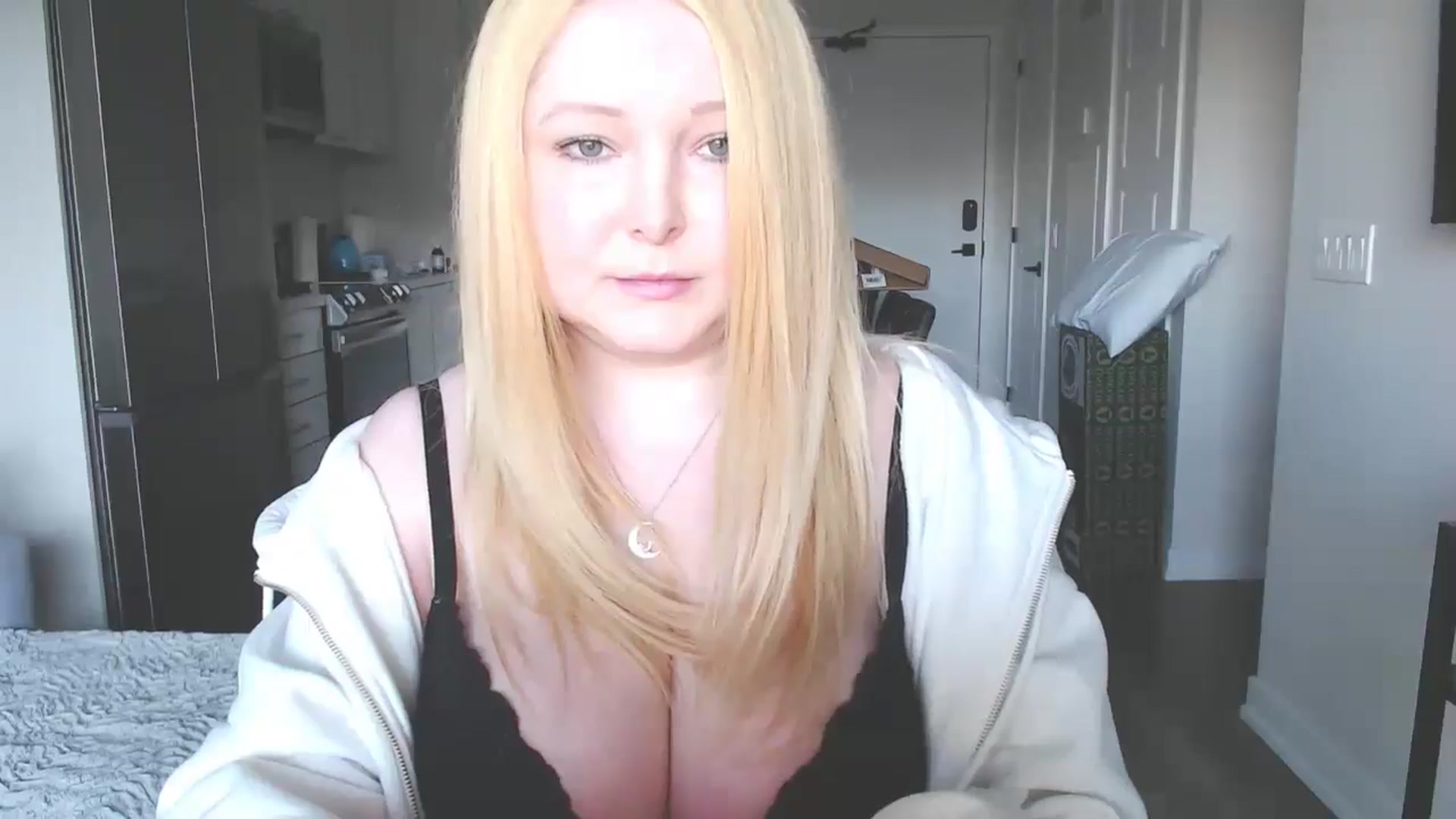 Gallery image thumbnail from Kittie's myfreecams stream on, 11/12/2024, 20:57 image 19 of 20