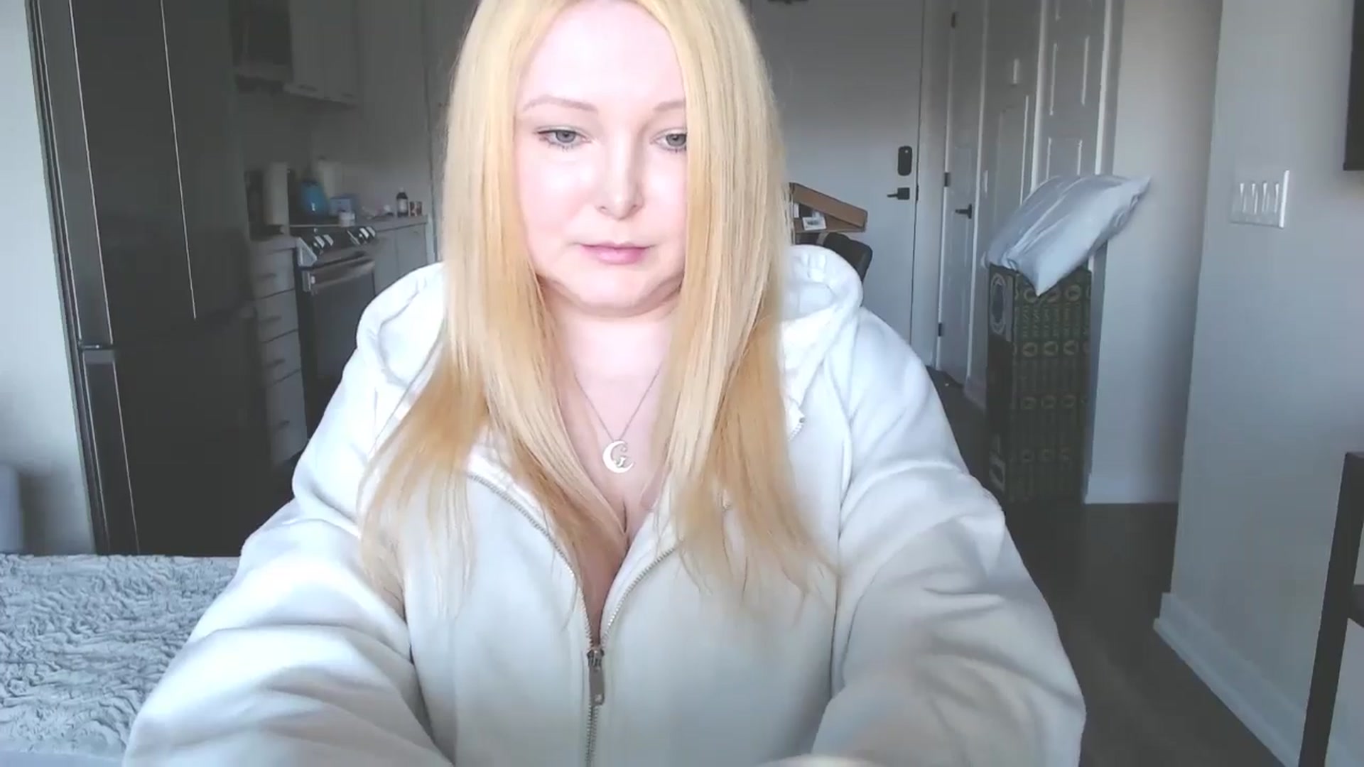 Gallery image thumbnail from Kittie's myfreecams stream on, 11/12/2024, 20:57 image 17 of 20