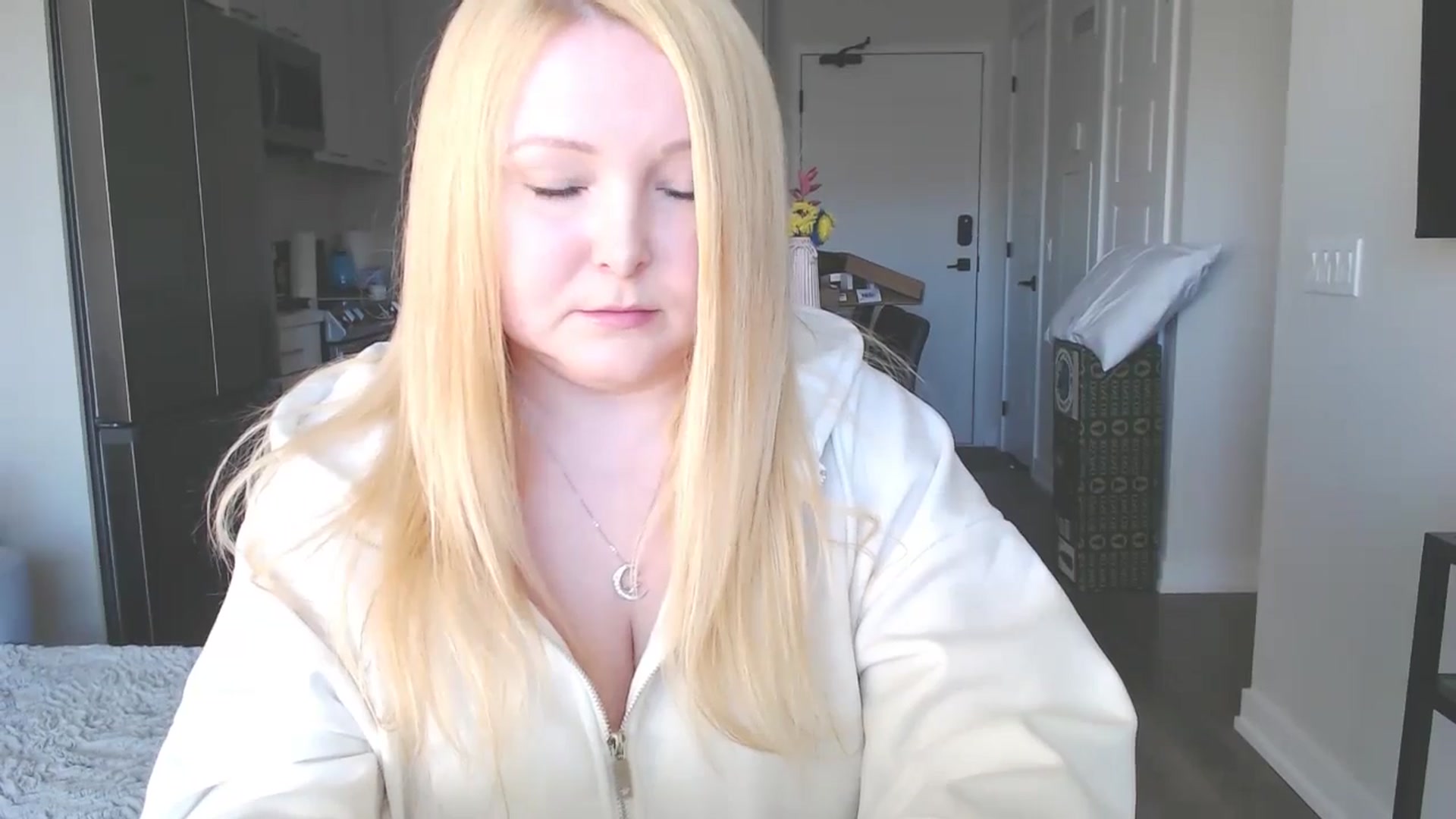 Gallery image thumbnail from Kittie's myfreecams stream on, 11/12/2024, 20:57 image 5 of 20