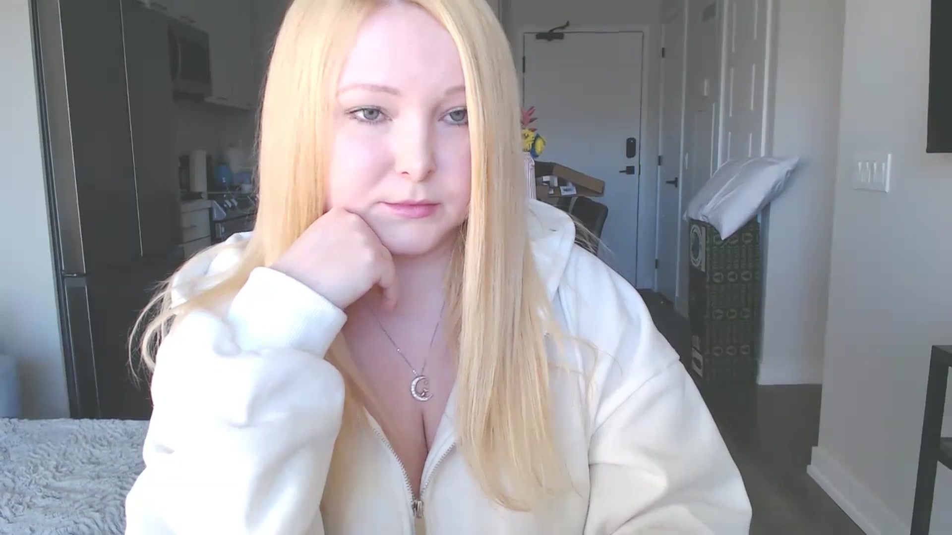Gallery image thumbnail from Kittie's myfreecams stream on, 11/12/2024, 20:57 image 4 of 20