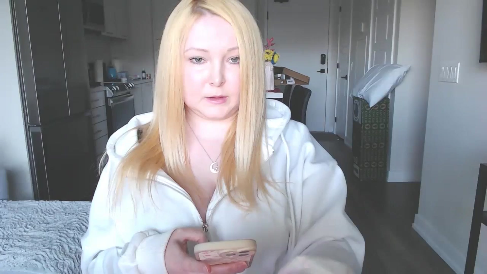 Gallery image thumbnail from Kittie's myfreecams stream on, 11/12/2024, 20:57 image 15 of 20