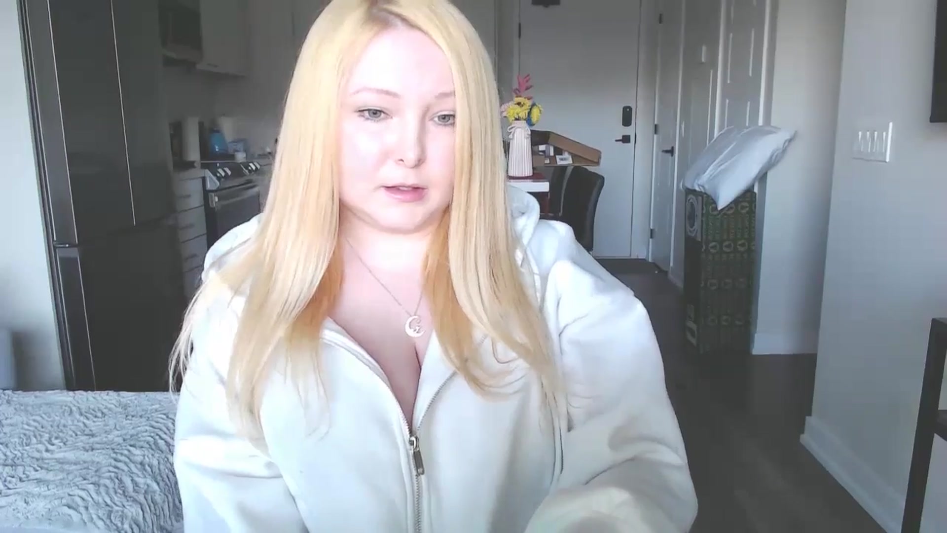 Gallery image thumbnail from Kittie's myfreecams stream on, 11/12/2024, 20:57 image 13 of 20