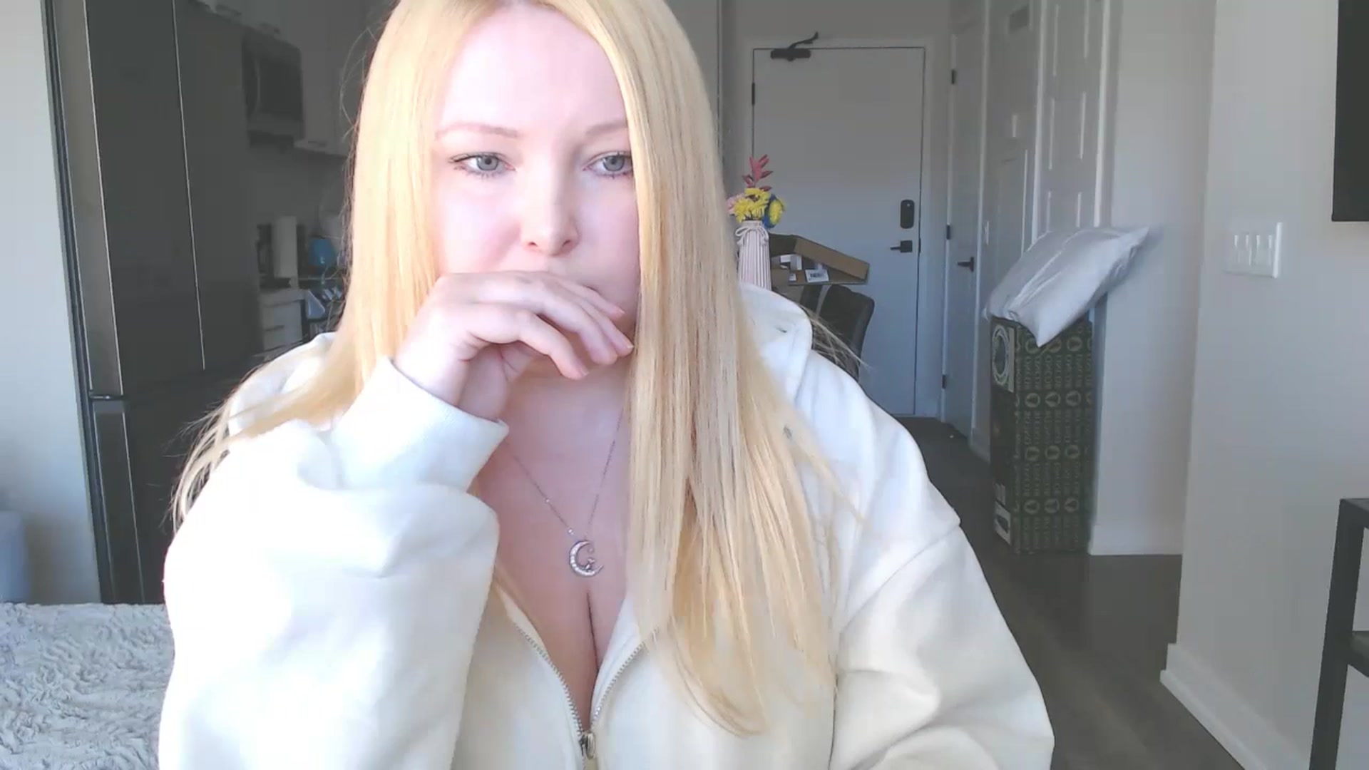 Gallery image thumbnail from Kittie's myfreecams stream on, 11/12/2024, 20:57 image 2 of 20