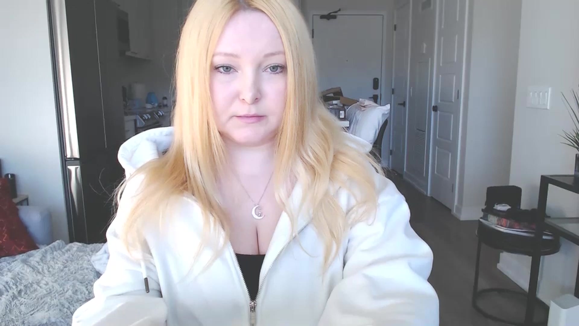Gallery image thumbnail from Kittie's myfreecams stream on, 11/18/2024, 19:35 image 3 of 20