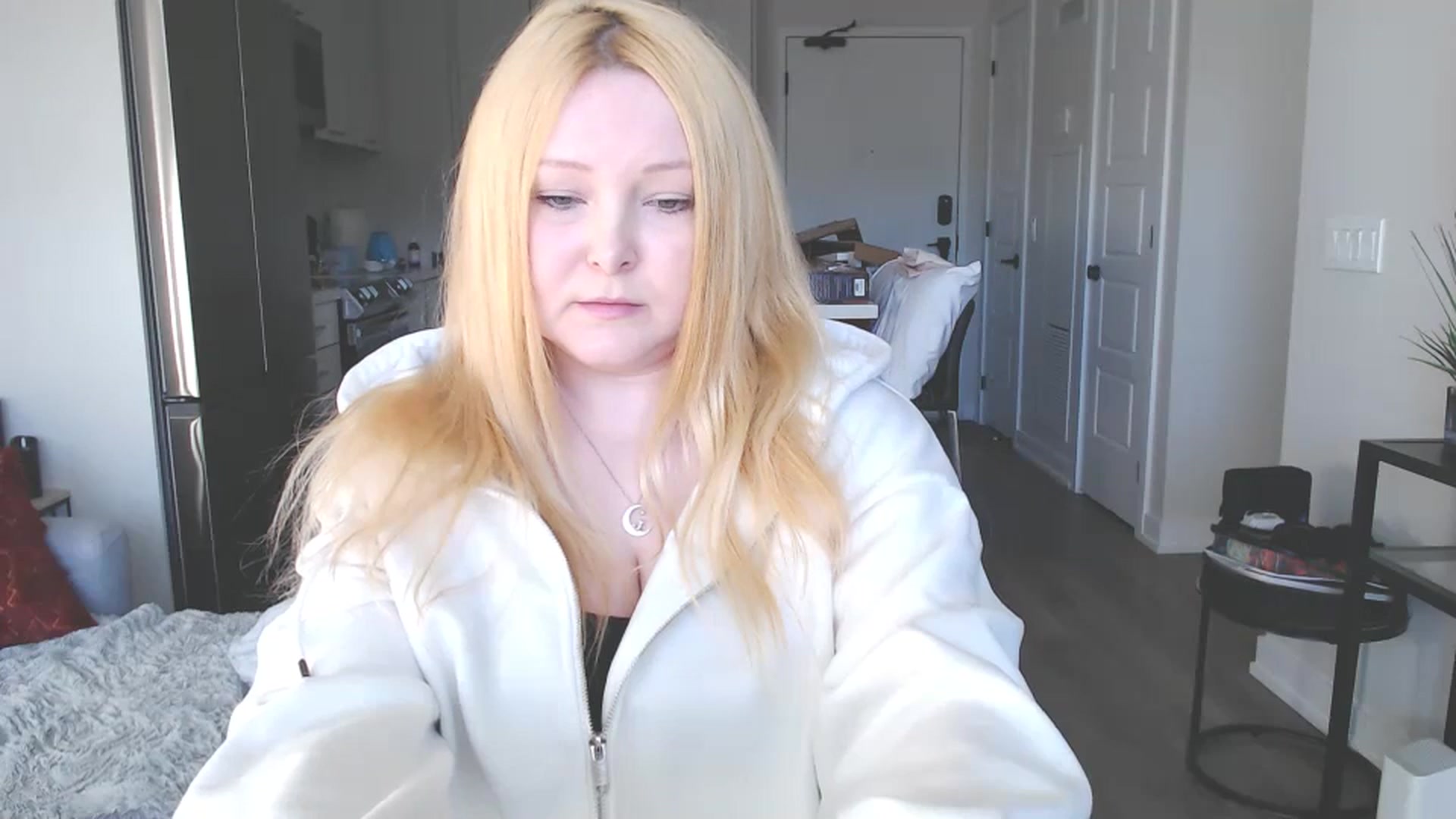 Gallery image thumbnail from Kittie's myfreecams stream on, 11/18/2024, 19:35 image 14 of 20