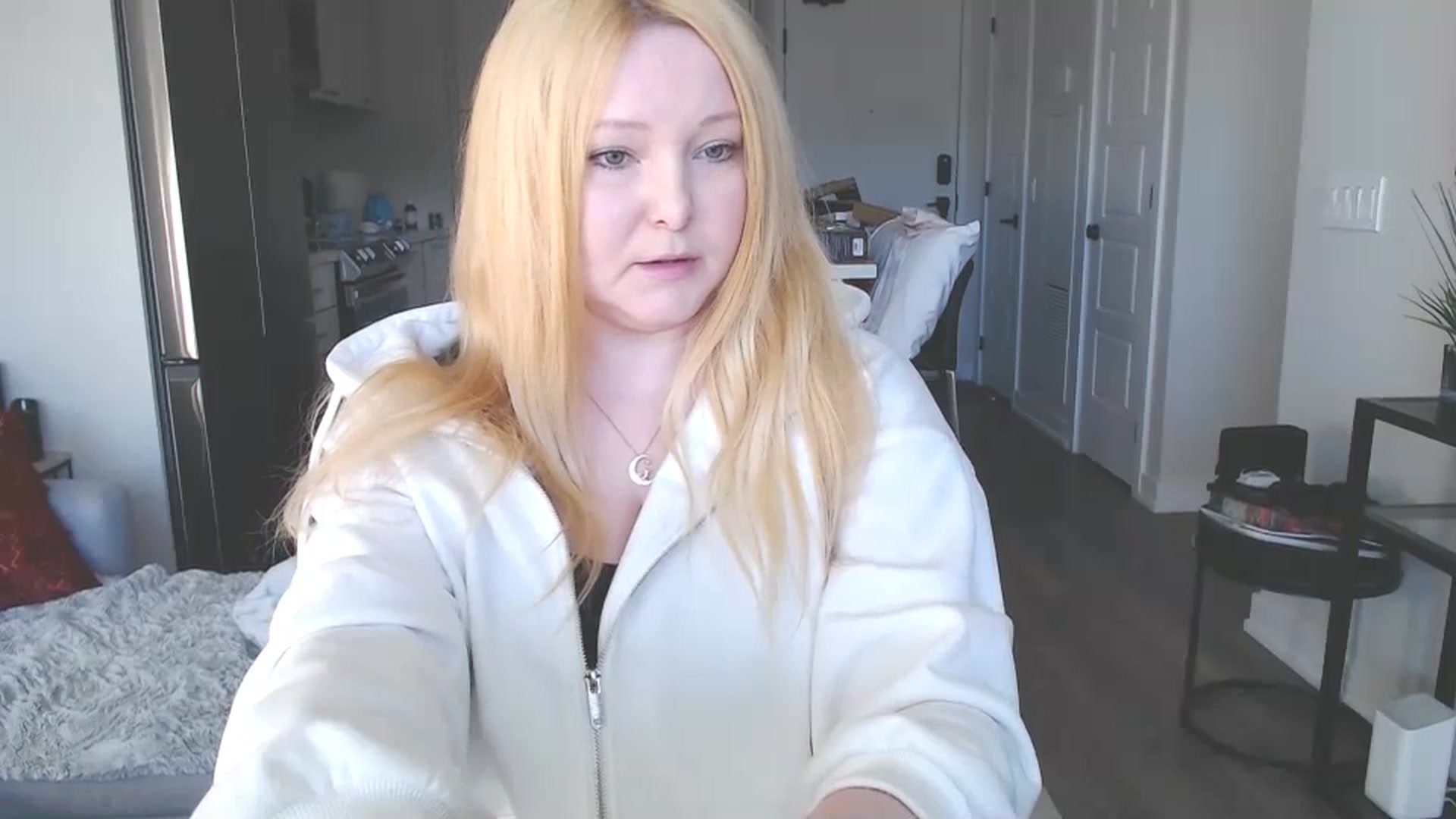 Gallery image thumbnail from Kittie's myfreecams stream on, 11/18/2024, 19:35 image 17 of 20