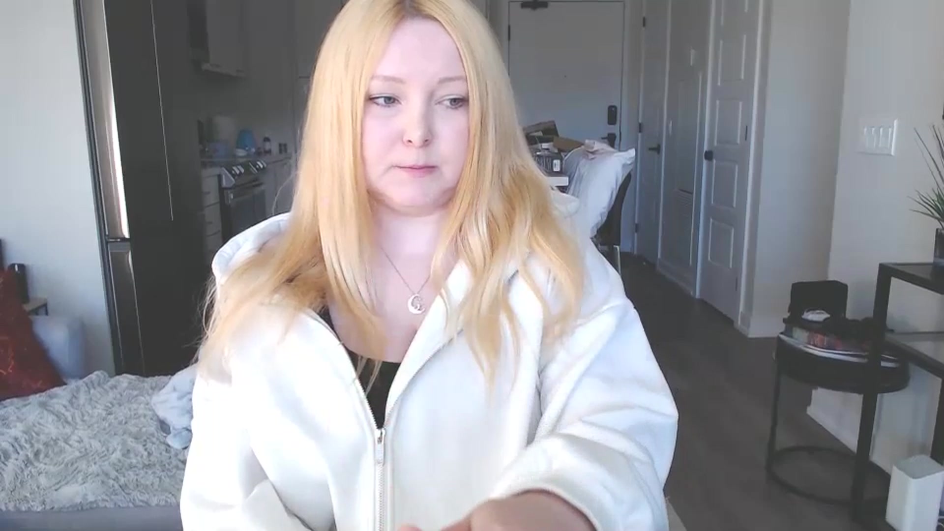 Gallery image thumbnail from Kittie's myfreecams stream on, 11/18/2024, 19:35 image 18 of 20