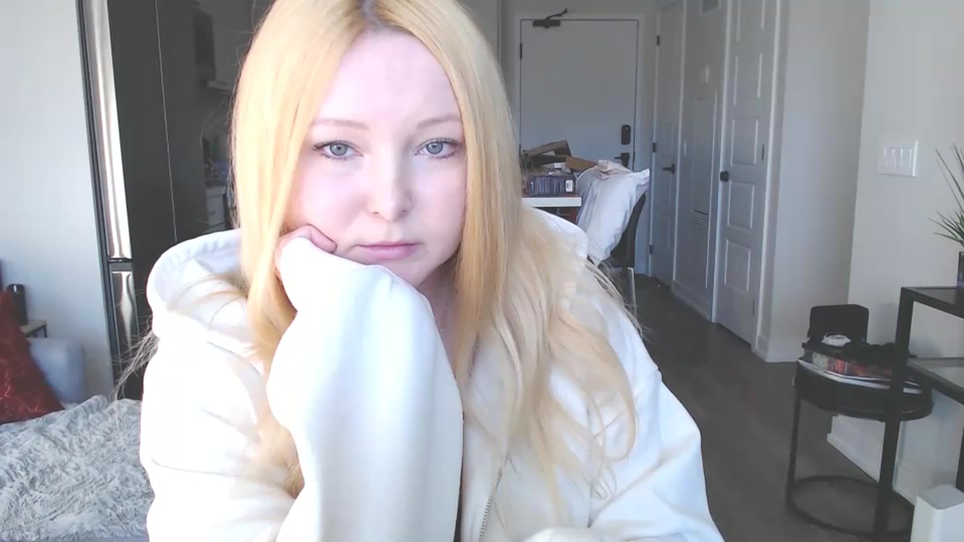 Gallery image thumbnail from Kittie's myfreecams stream on, 11/18/2024, 19:35 image 8 of 20