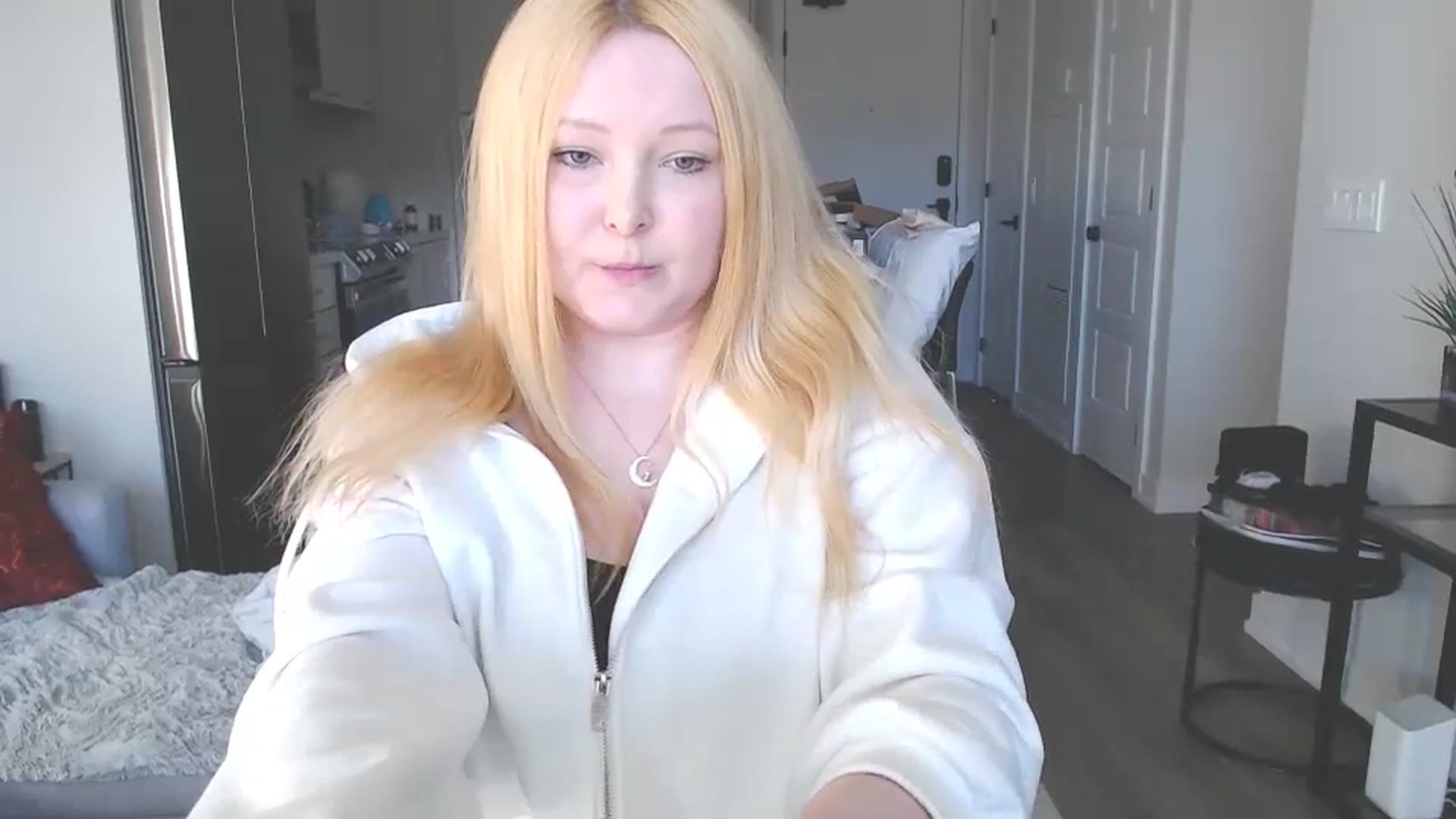 Gallery image thumbnail from Kittie's myfreecams stream on, 11/18/2024, 19:35 image 16 of 20