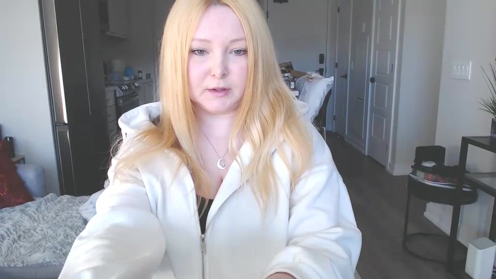Gallery image thumbnail from Kittie's myfreecams stream on, 11/18/2024, 19:35 image 19 of 20