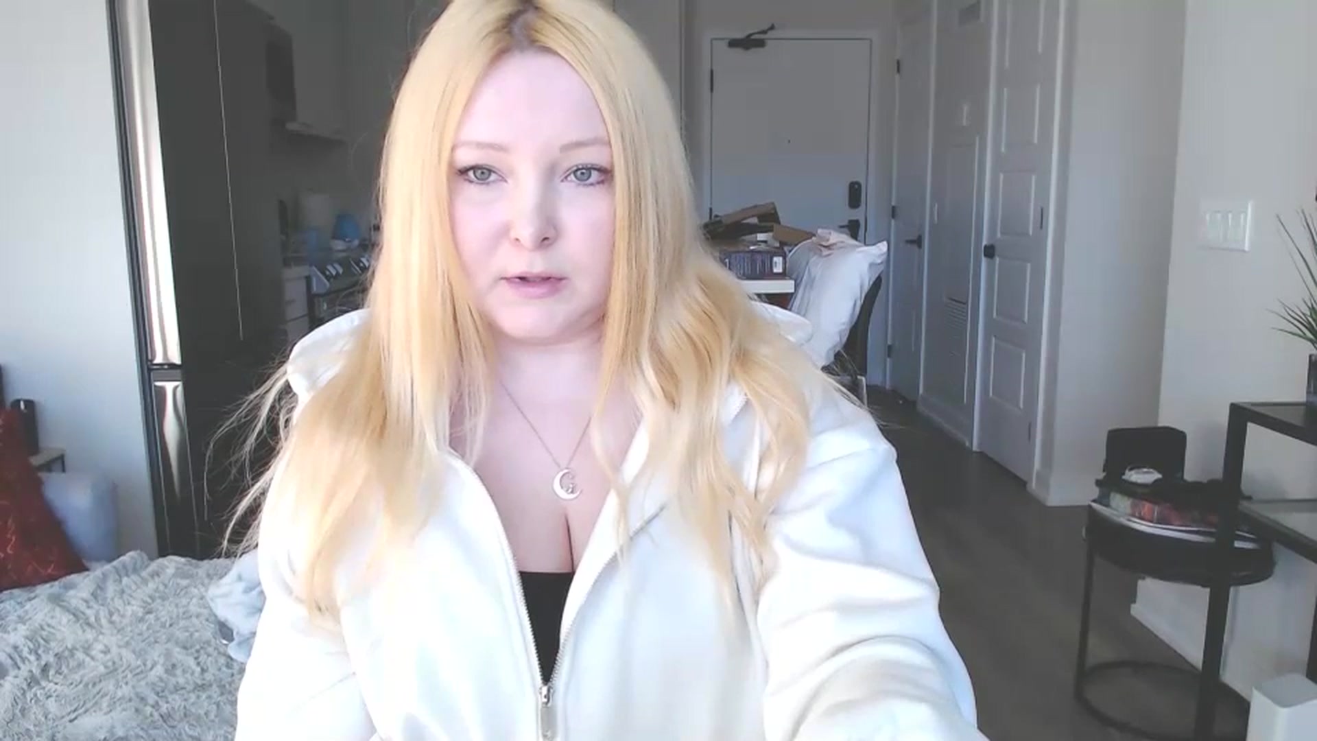 Gallery image thumbnail from Kittie's myfreecams stream on, 11/18/2024, 19:35 image 6 of 20