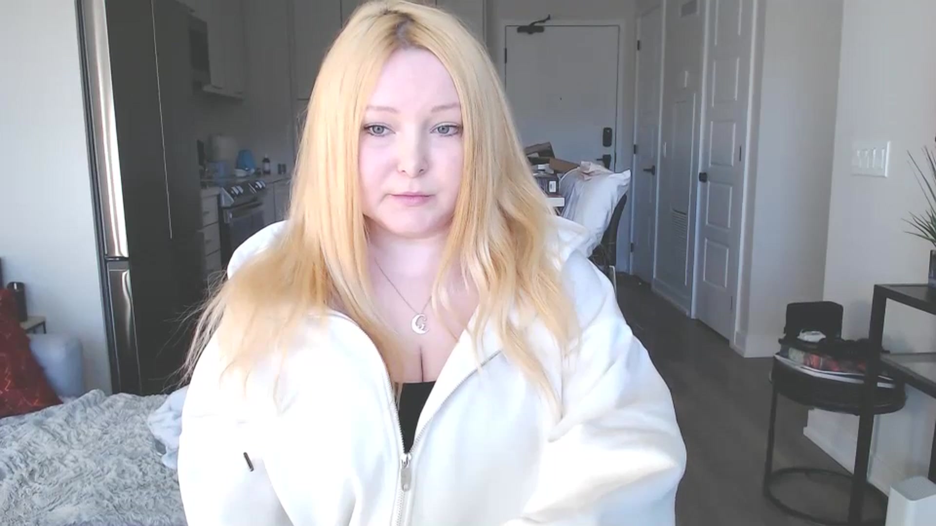 Gallery image thumbnail from Kittie's myfreecams stream on, 11/18/2024, 19:35 image 13 of 20