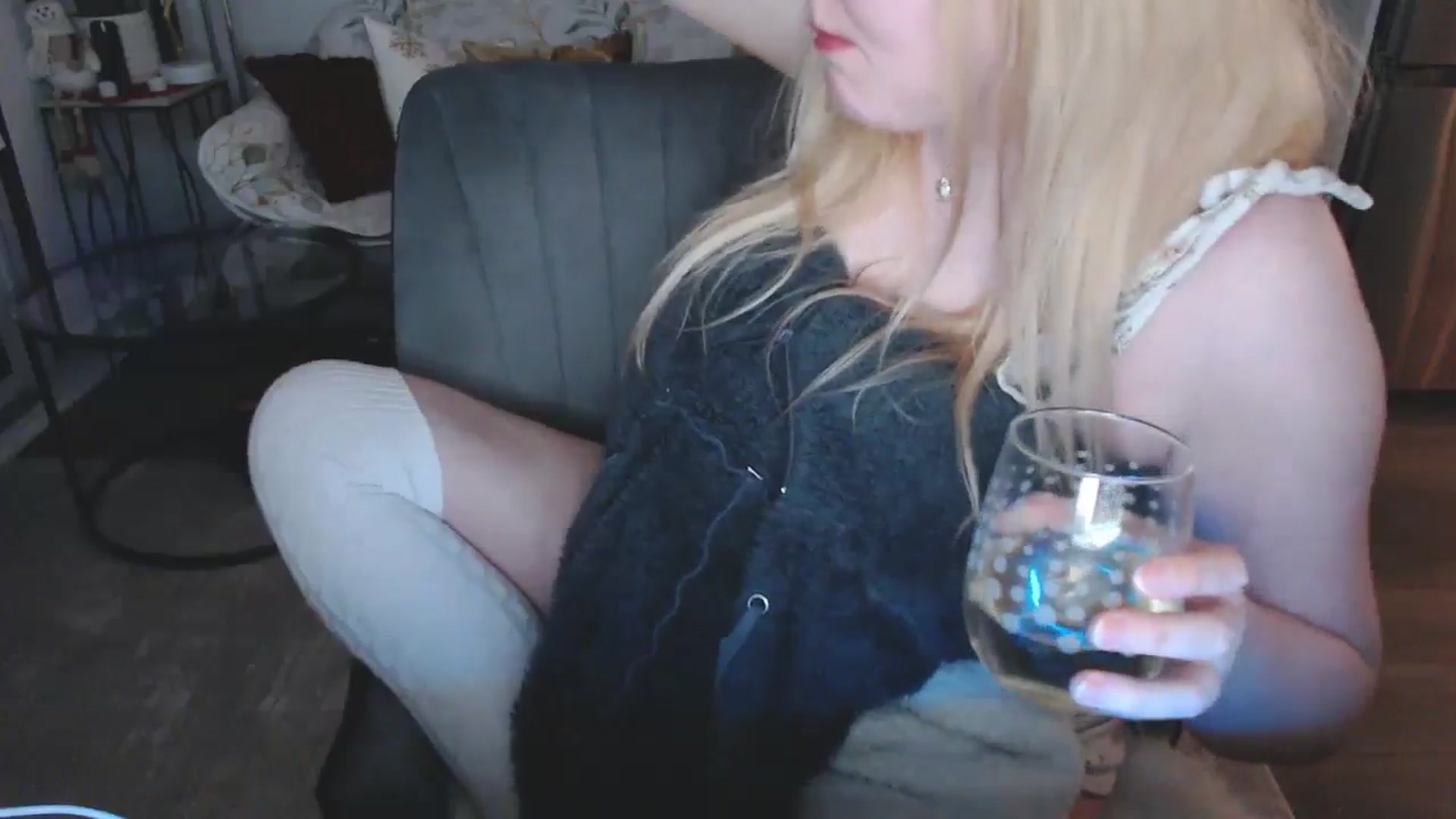 Gallery image thumbnail from Kittie's myfreecams stream on, 03/06/2025, 09:21 image 8 of 20