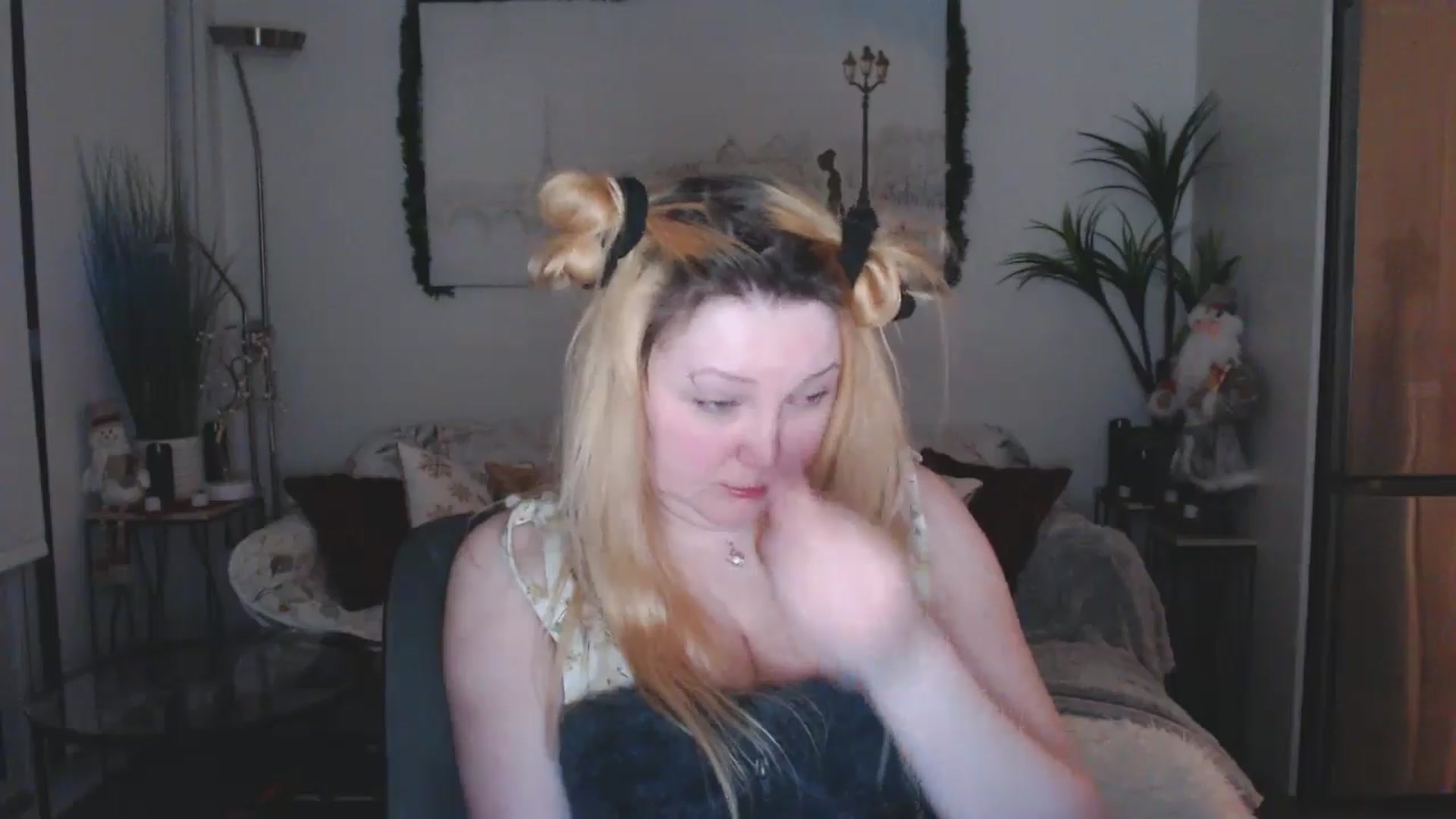 Gallery image thumbnail from Kittie's myfreecams stream on, 03/06/2025, 09:21 image 14 of 20