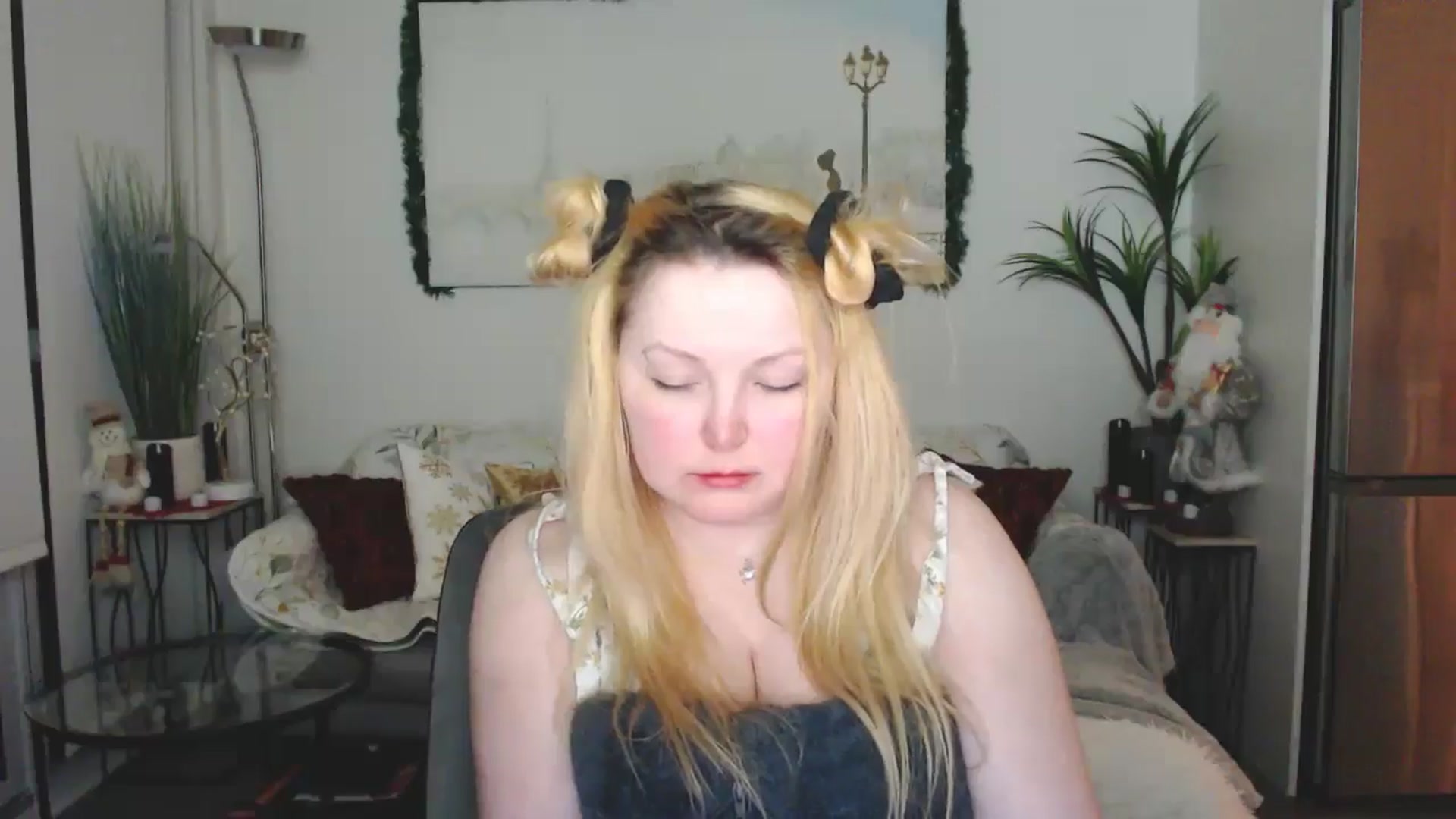 Gallery image thumbnail from Kittie's myfreecams stream on, 03/06/2025, 09:21 image 15 of 20