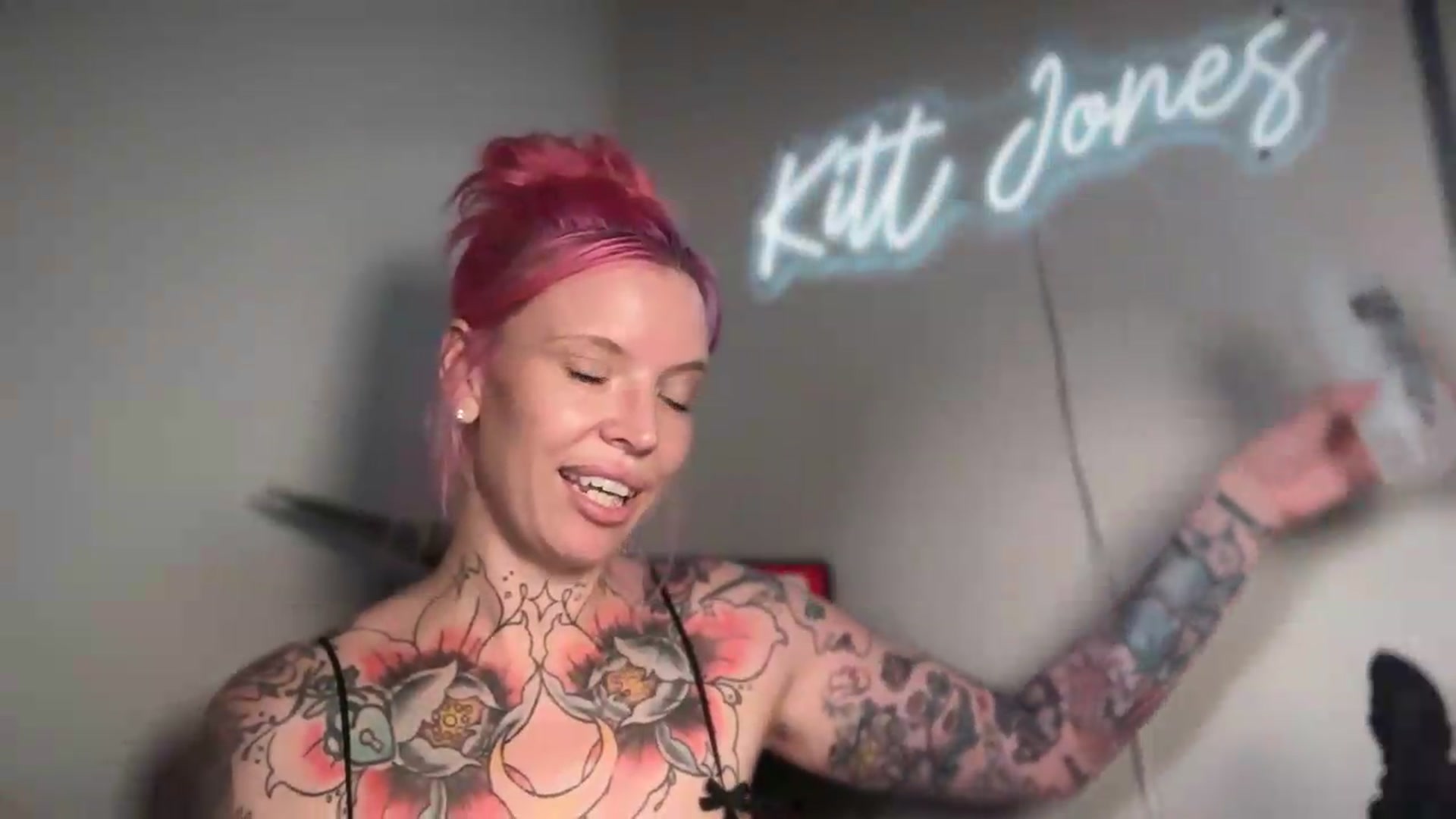 Gallery image thumbnail from Kittjones33's myfreecams stream on, 08/12/2026, 13:26 image 10 of 20