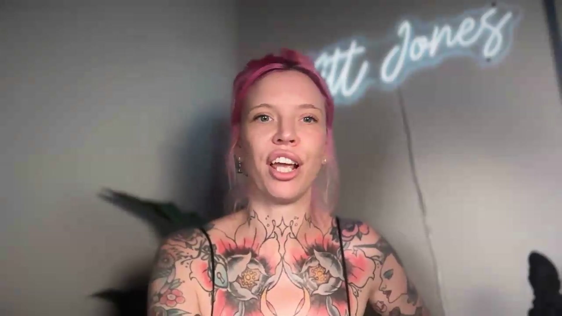 Gallery image thumbnail from Kittjones33's myfreecams stream on, 08/12/2026, 13:26 image 13 of 20
