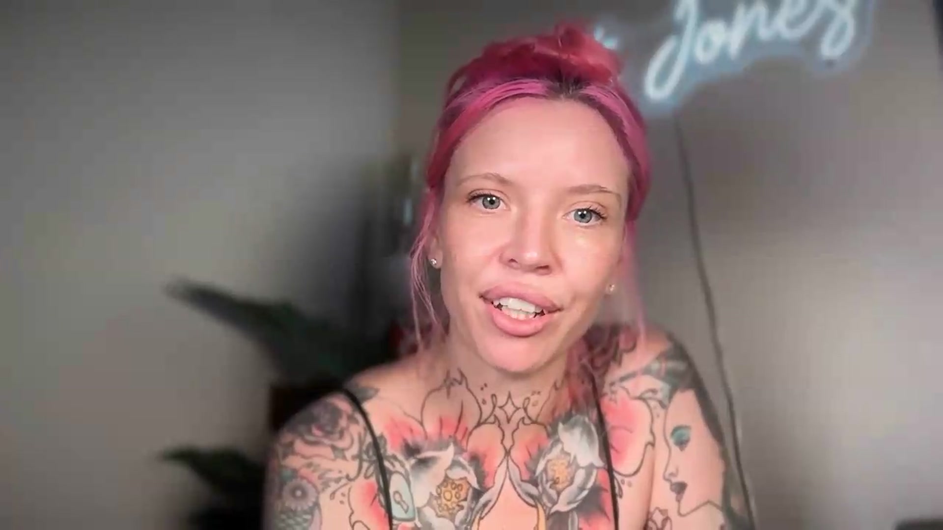 Gallery image thumbnail from Kittjones33's myfreecams stream on, 08/12/2026, 13:26 image 15 of 20
