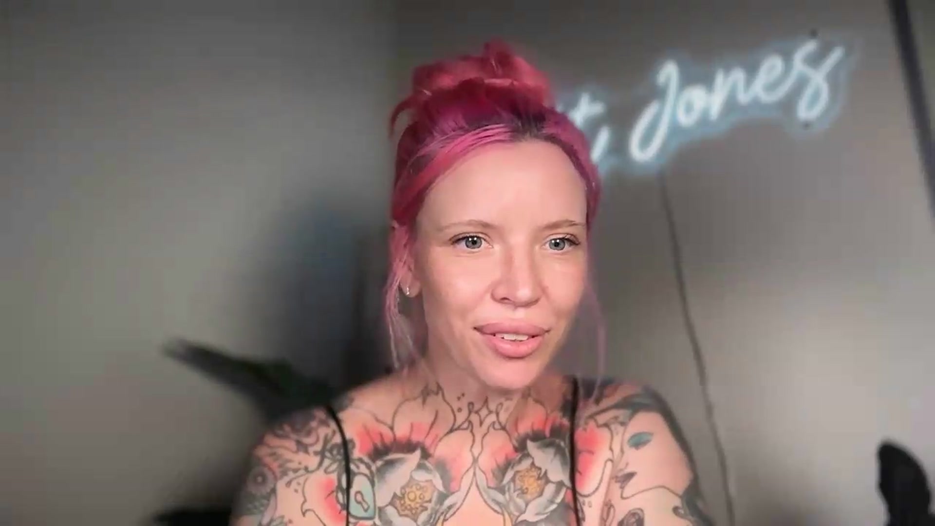 Gallery image thumbnail from Kittjones33's myfreecams stream on, 08/12/2026, 13:26 image 7 of 20