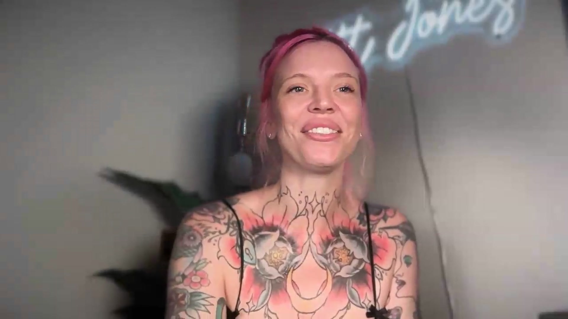 Gallery image thumbnail from Kittjones33's myfreecams stream on, 08/12/2026, 13:26 image 14 of 20