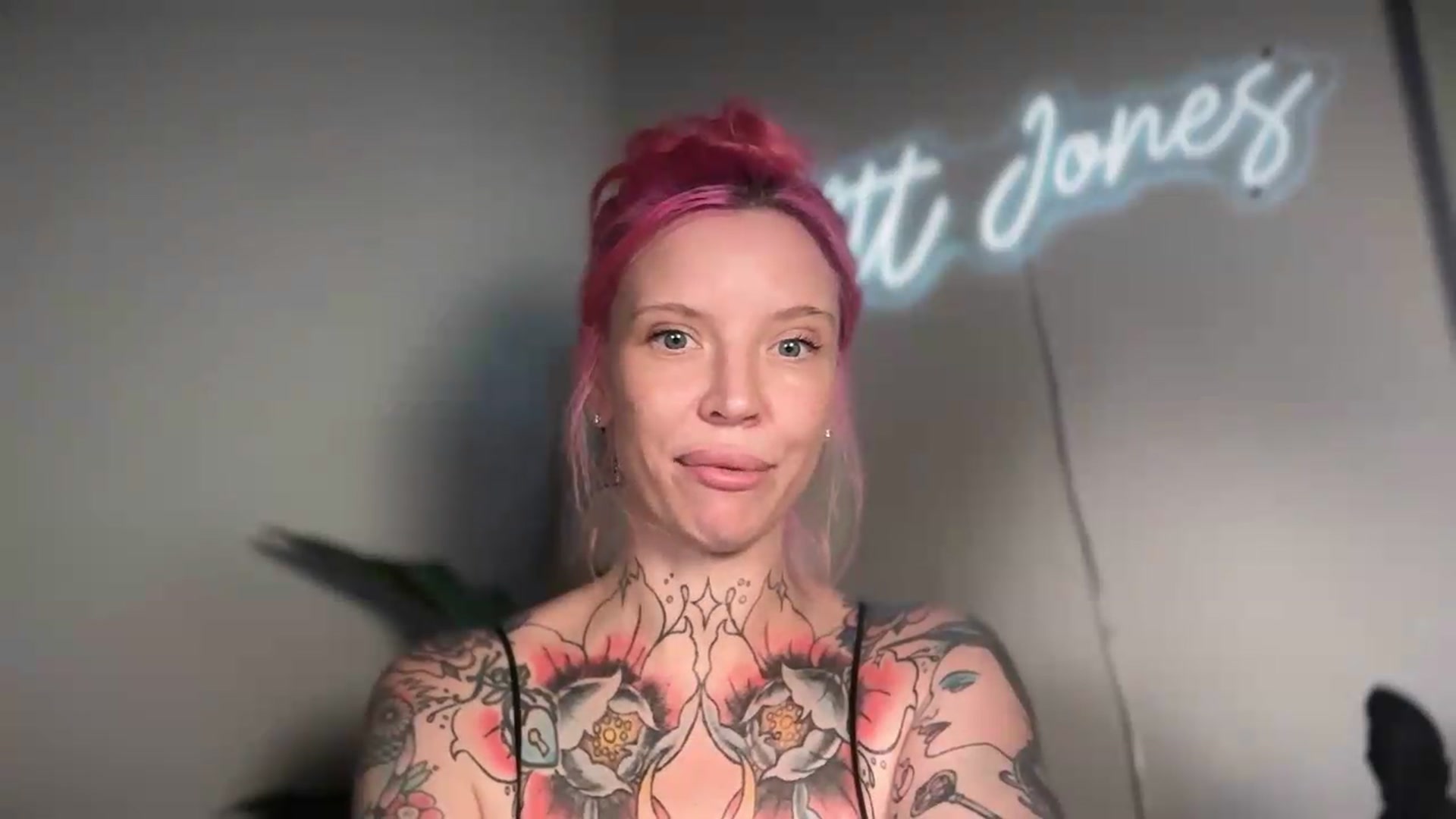 Gallery image thumbnail from Kittjones33's myfreecams stream on, 08/12/2026, 13:26 image 6 of 20