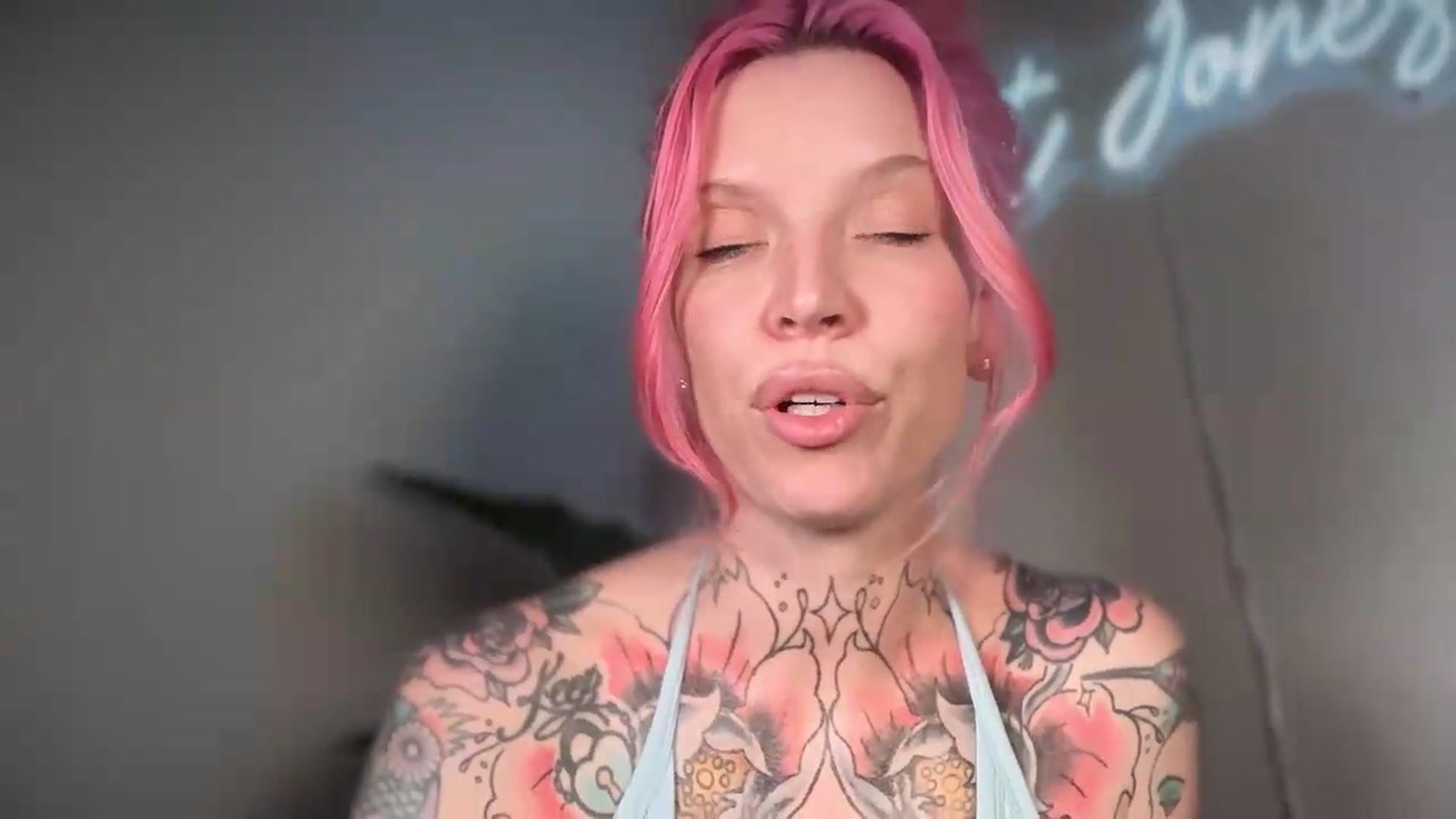Gallery image thumbnail from Kittjones33's myfreecams stream on, 08/12/2026, 21:04 image 7 of 20