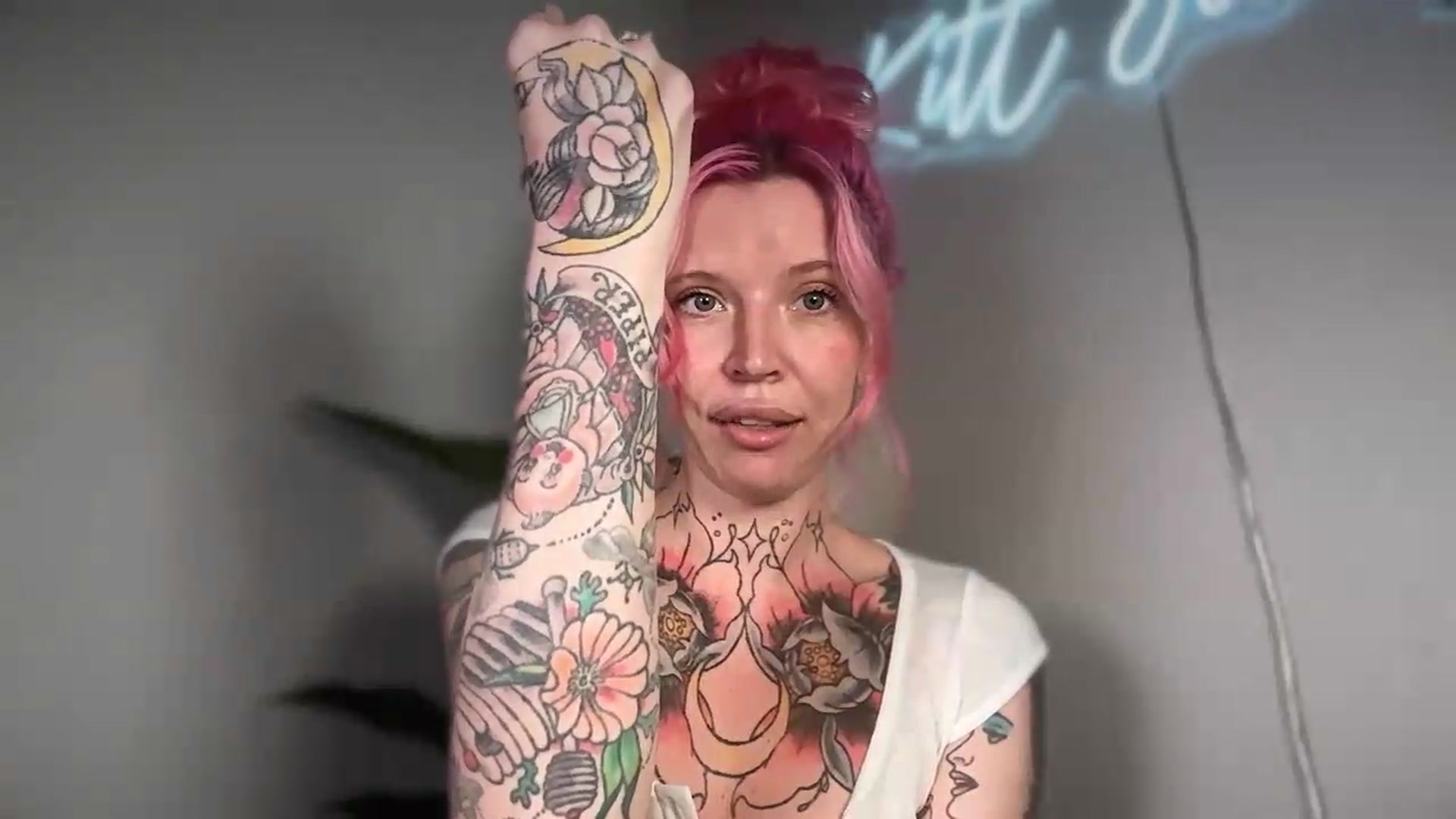 Gallery image thumbnail from Kittjones33's myfreecams stream on, 08/13/2026, 13:05 image 19 of 20