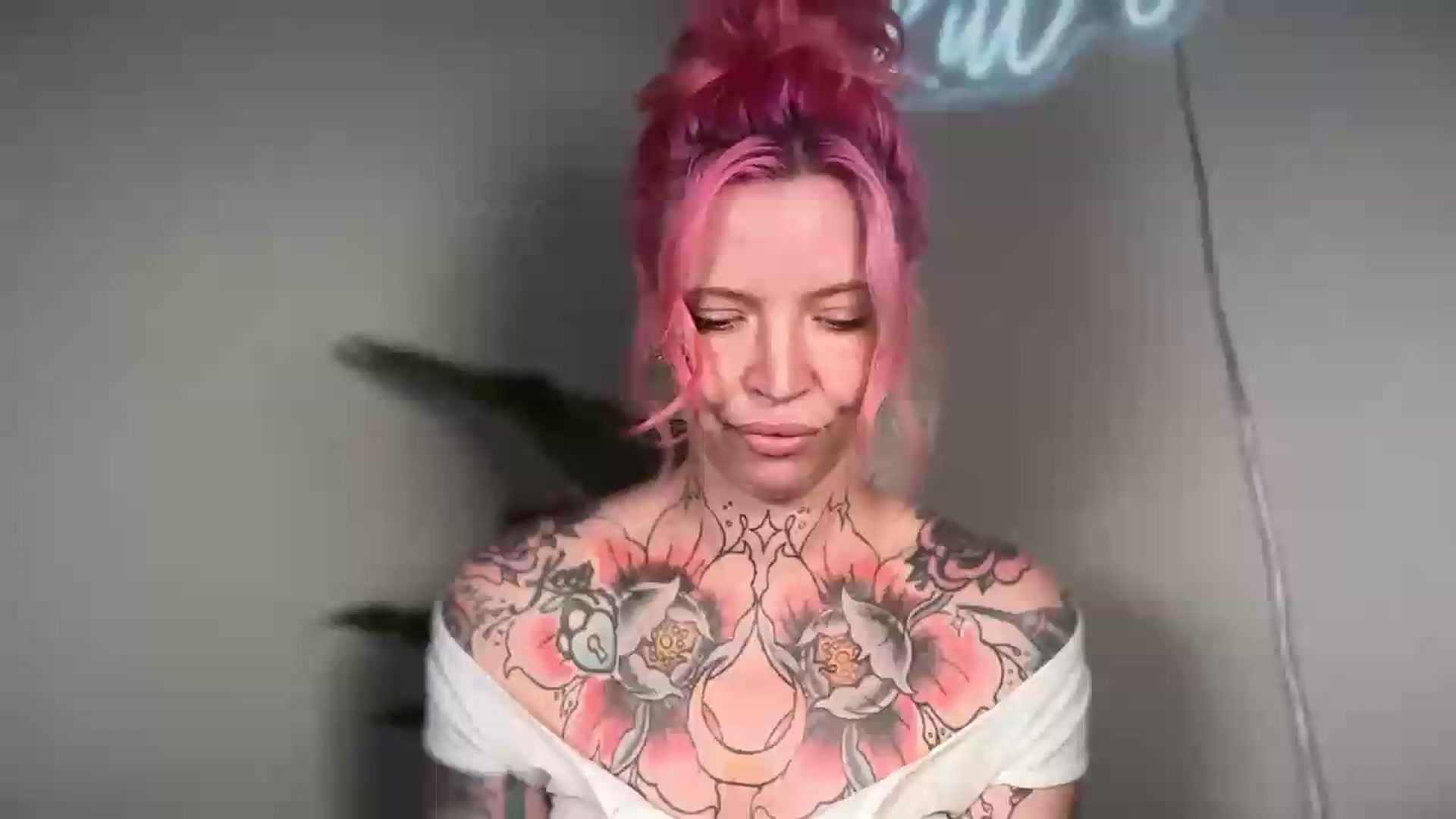 Gallery image thumbnail from Kittjones33's myfreecams stream on, 08/13/2026, 13:05 image 17 of 20