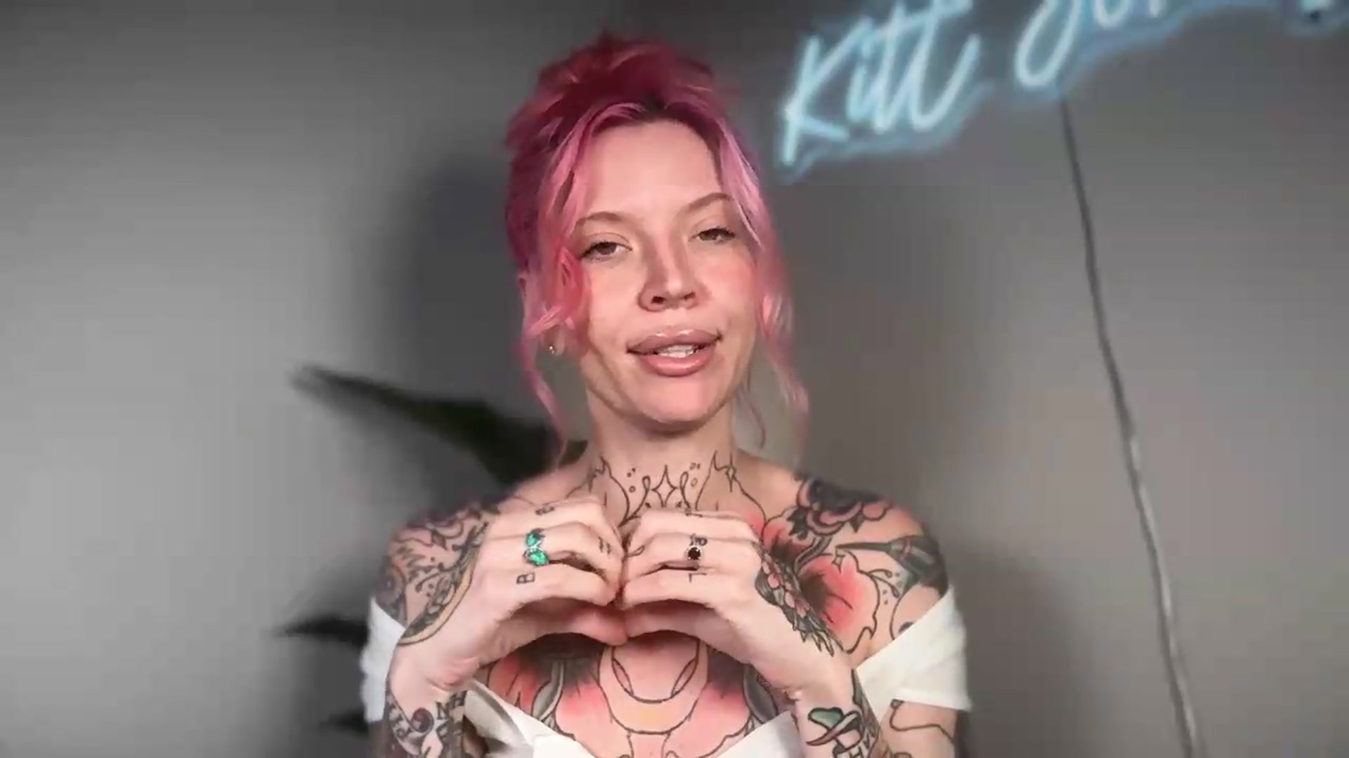 Gallery image thumbnail from Kittjones33's myfreecams stream on, 08/13/2026, 13:05 image 10 of 20