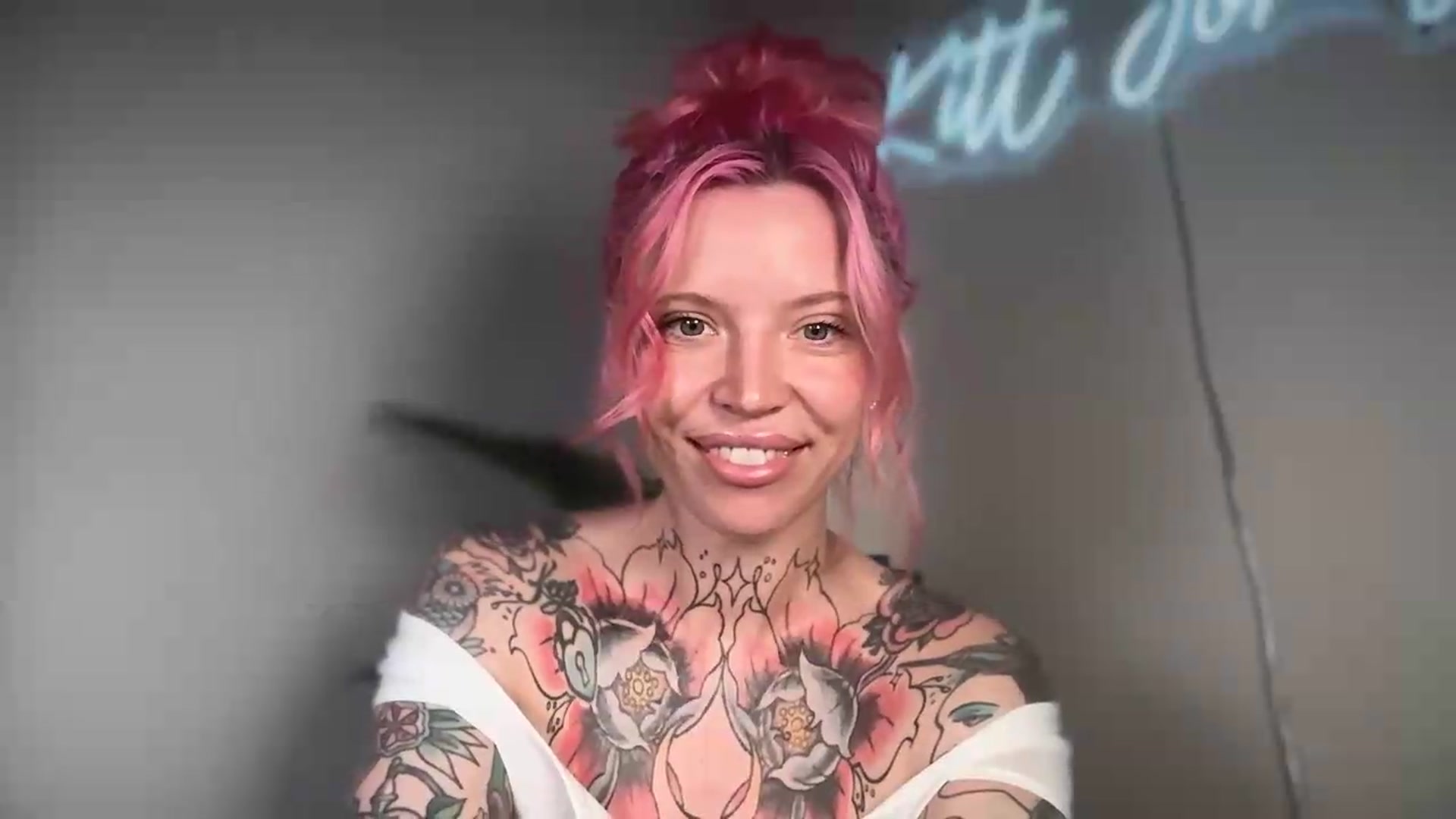 Gallery image thumbnail from Kittjones33's myfreecams stream on, 08/13/2026, 13:05 image 9 of 20
