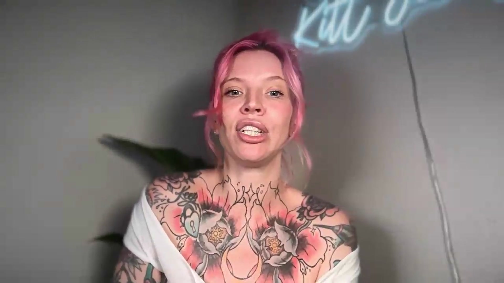 Gallery image thumbnail from Kittjones33's myfreecams stream on, 08/13/2026, 13:05 image 18 of 20