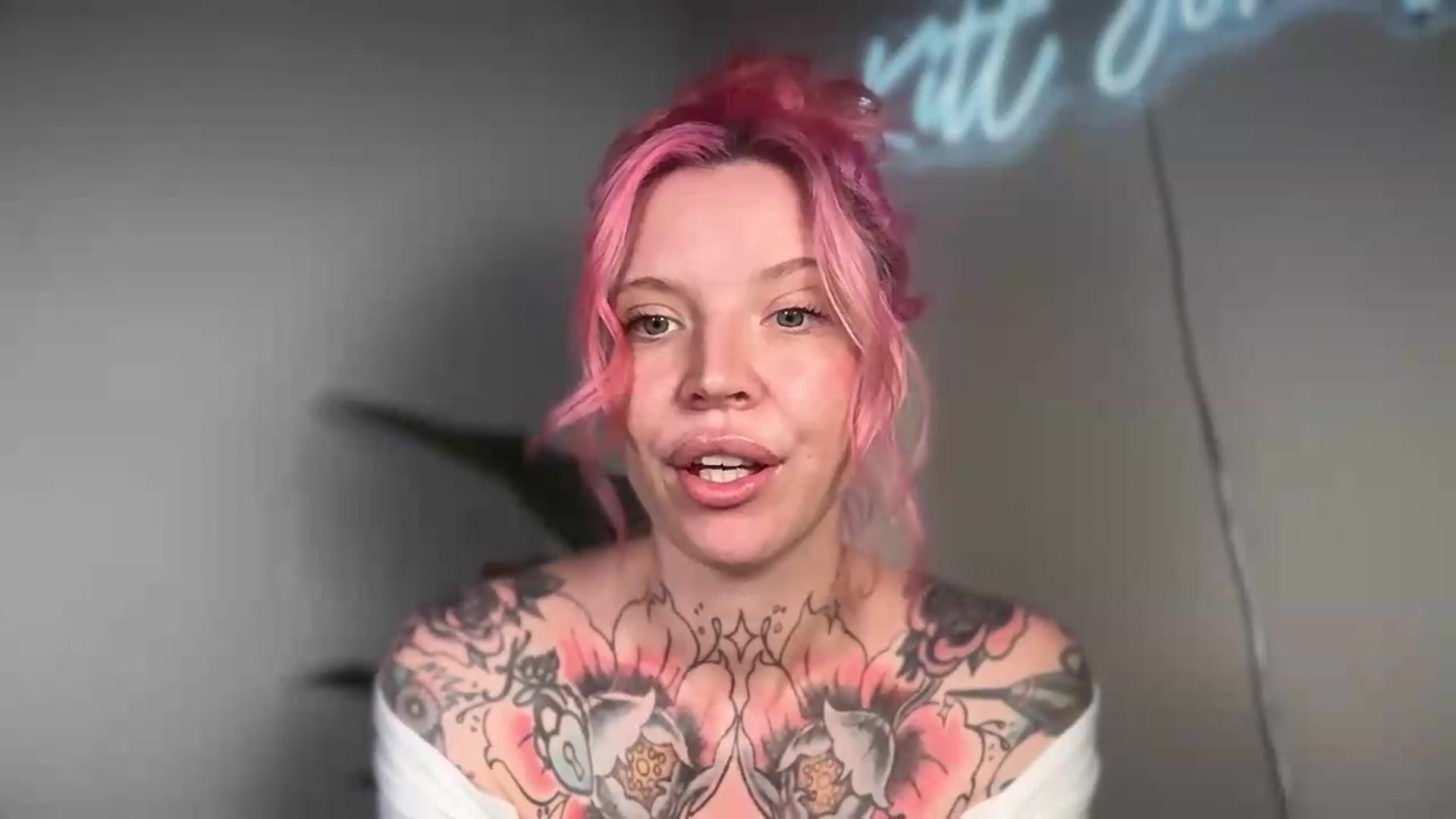 Gallery image thumbnail from Kittjones33's myfreecams stream on, 08/13/2026, 13:05 image 11 of 20