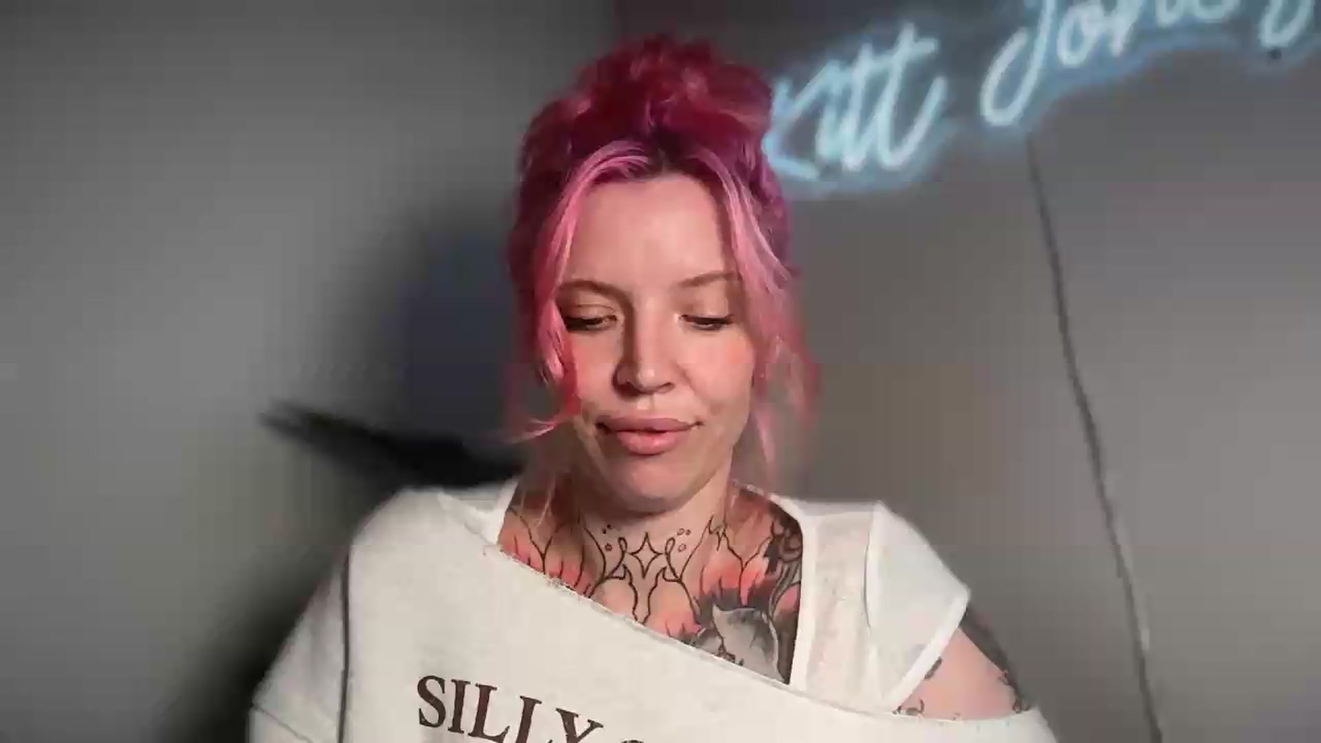 Gallery image thumbnail from Kittjones33's myfreecams stream on, 08/13/2026, 14:22 image 1 of 20