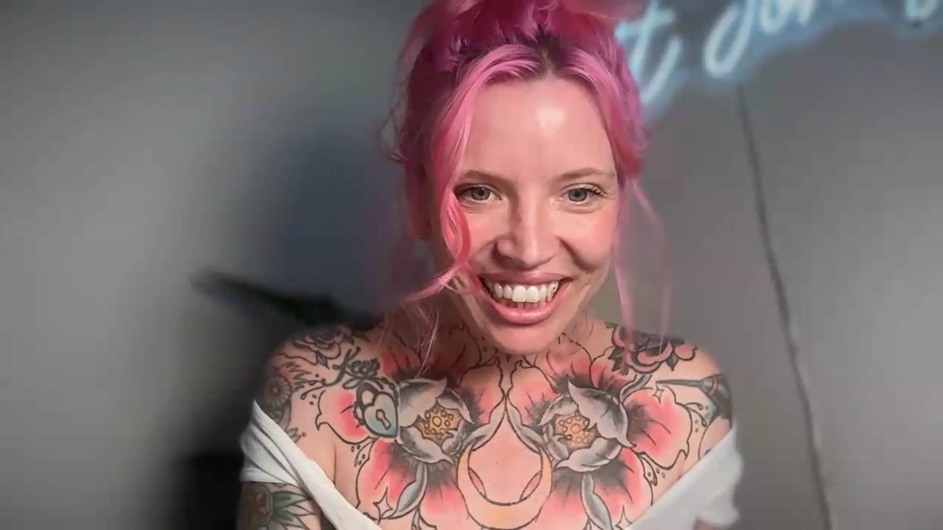 Gallery image thumbnail from Kittjones33's myfreecams stream on, 08/13/2026, 14:22 image 16 of 20