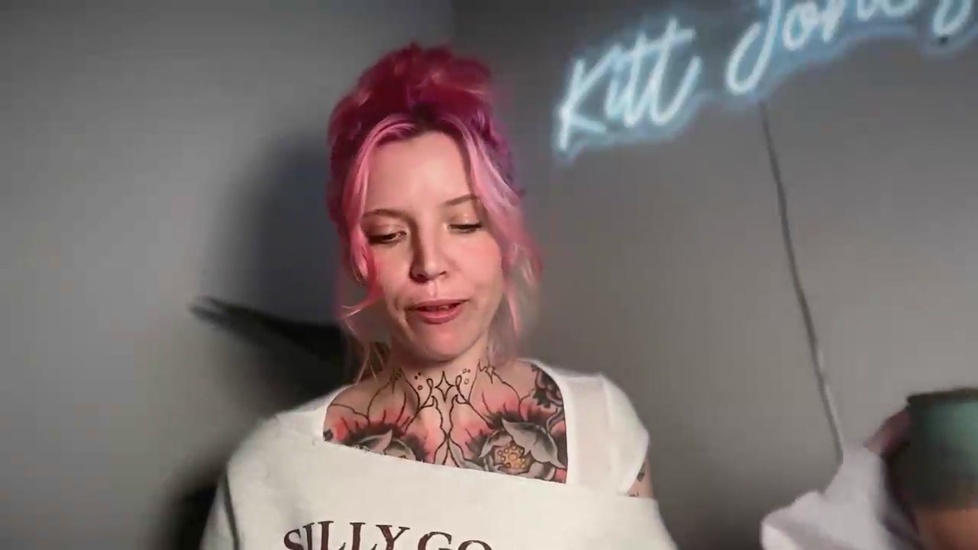 Gallery image thumbnail from Kittjones33's myfreecams stream on, 08/13/2026, 14:22 image 2 of 20