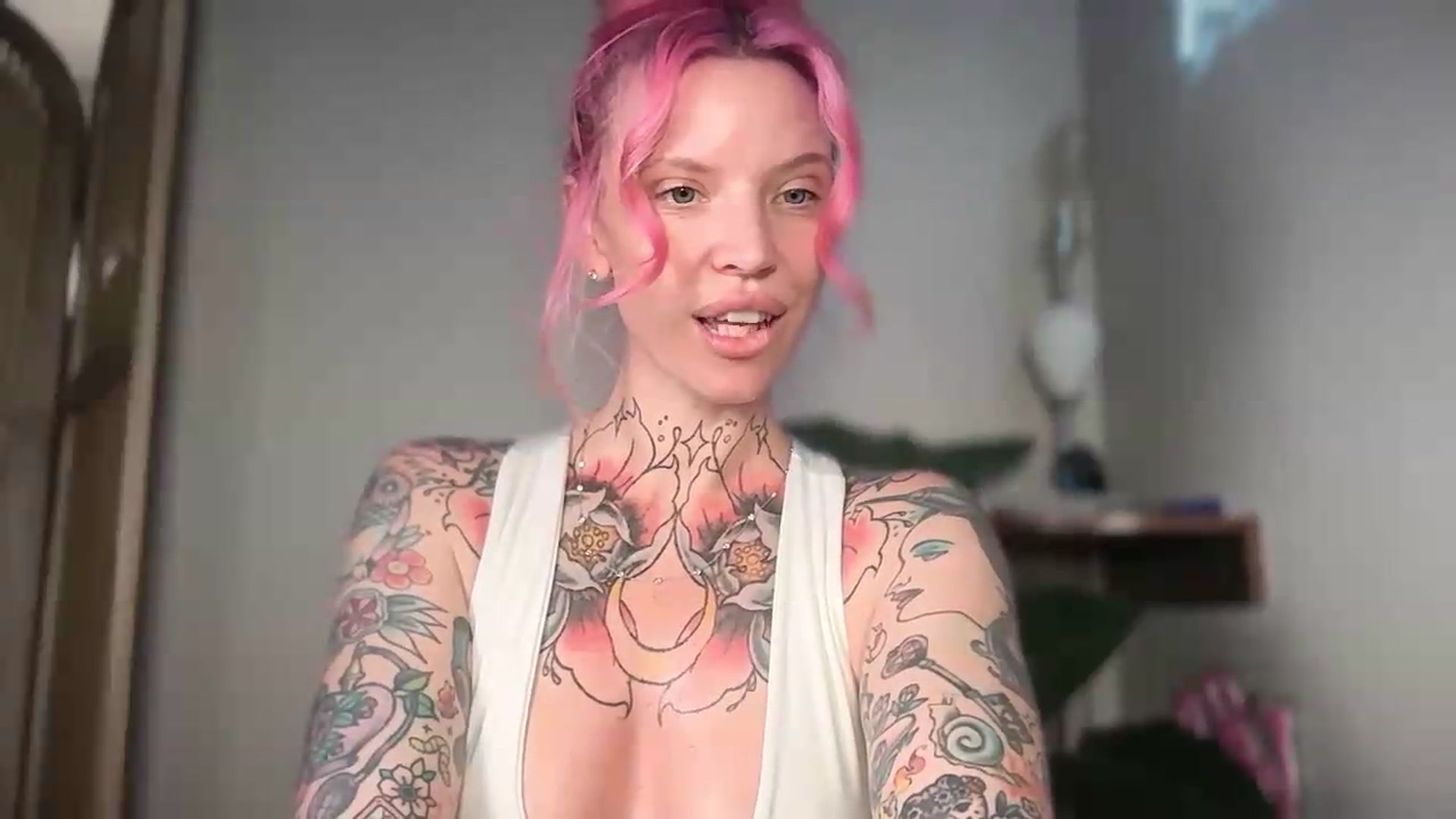 Gallery image thumbnail from Kittjones33's myfreecams stream on, 08/14/2026, 16:08 image 11 of 20