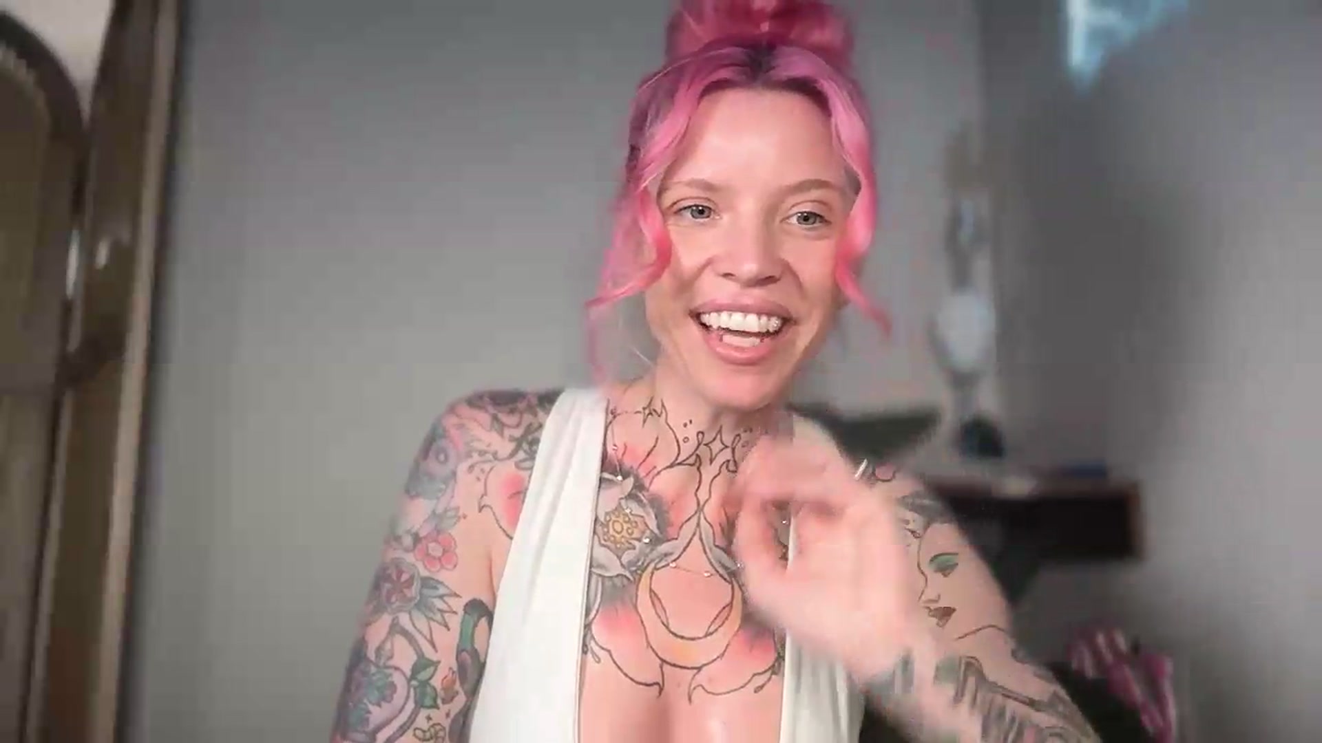 Gallery image thumbnail from Kittjones33's myfreecams stream on, 08/14/2026, 16:08 image 12 of 20