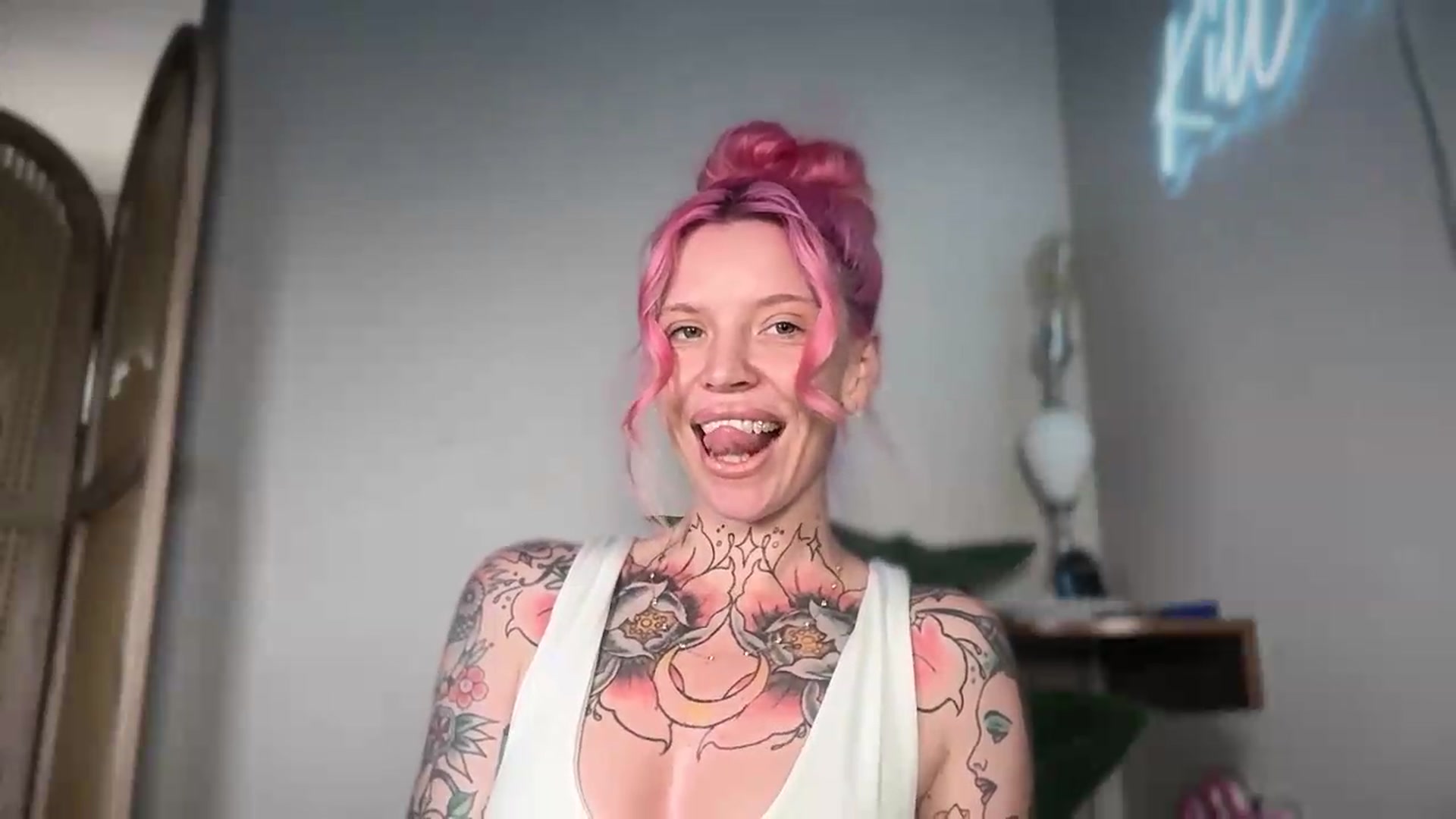 Gallery image thumbnail from Kittjones33's myfreecams stream on, 08/14/2026, 16:08 image 16 of 20