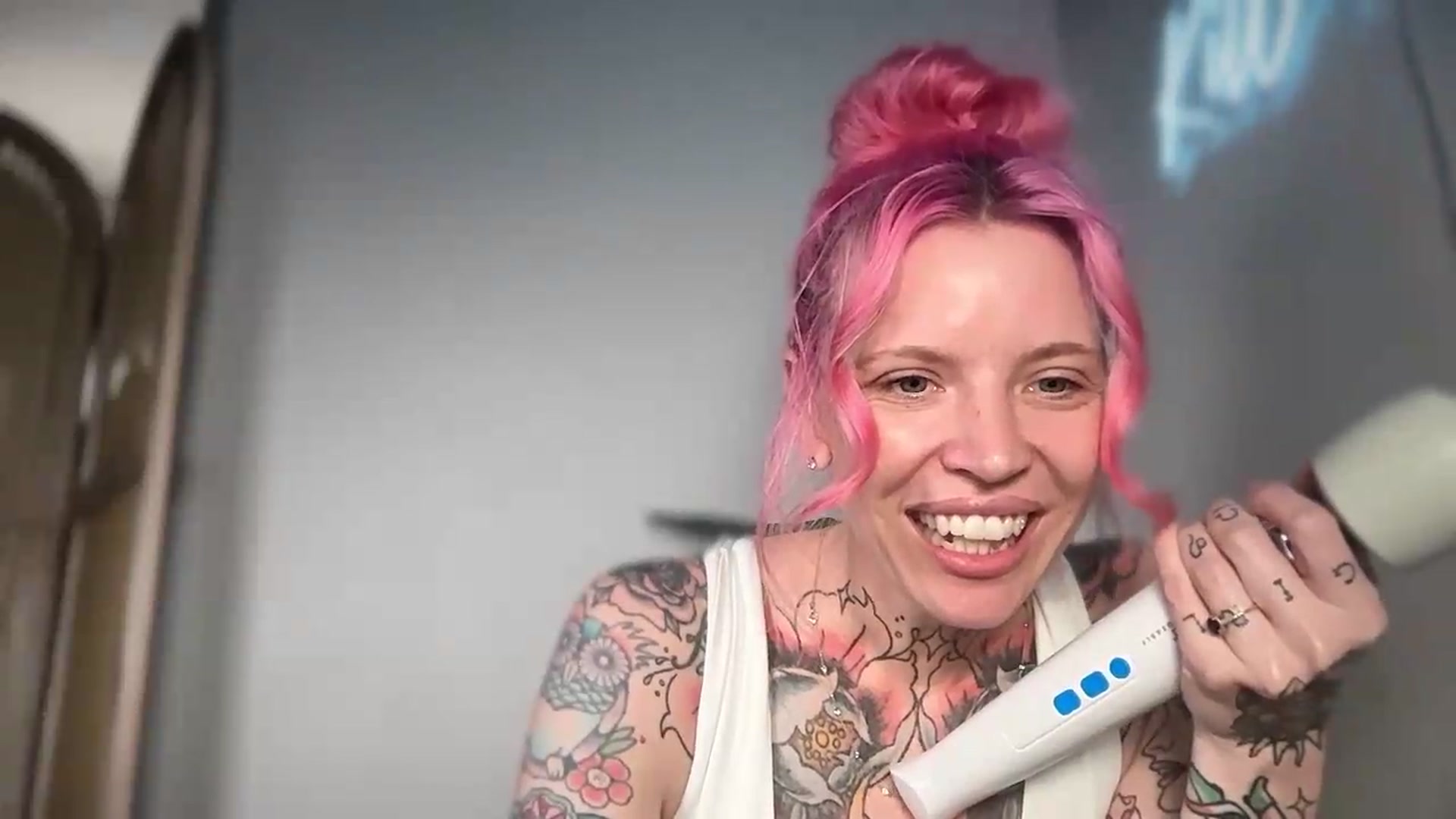 Gallery image thumbnail from Kittjones33's myfreecams stream on, 08/14/2026, 16:08 image 15 of 20