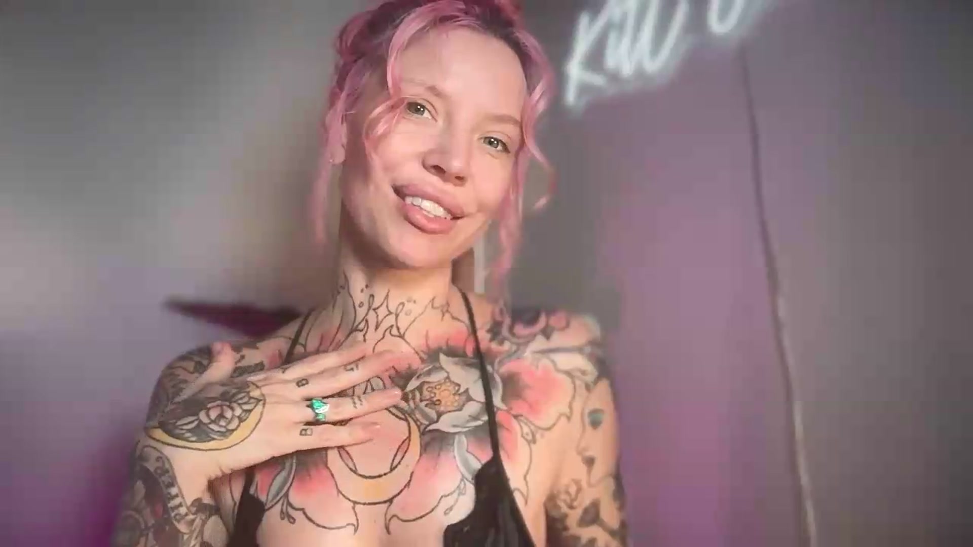 Gallery image thumbnail from Kittjones33's myfreecams stream on, 08/19/2026, 12:42 image 10 of 20