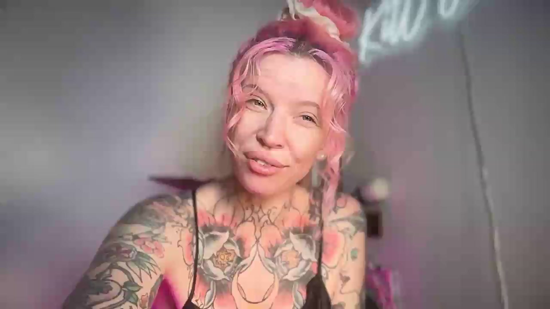 Gallery image thumbnail from Kittjones33's myfreecams stream on, 08/19/2026, 12:42 image 1 of 20