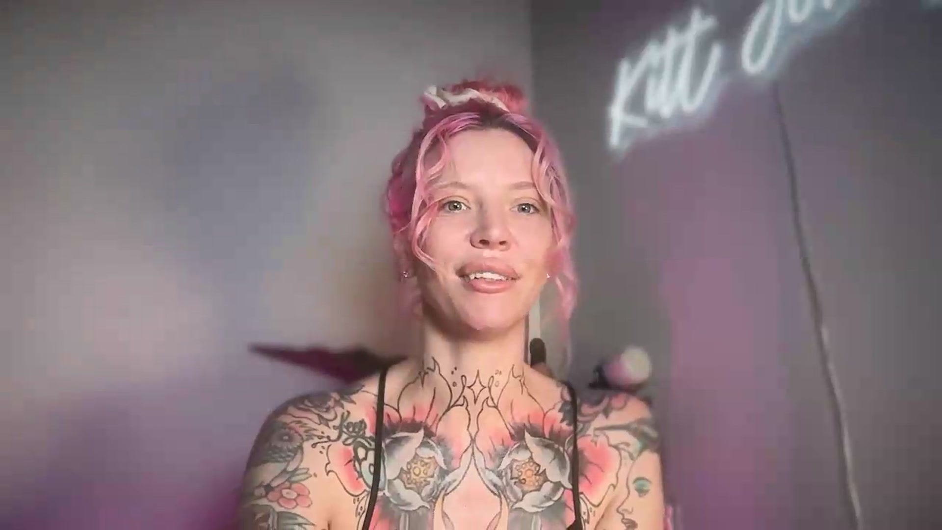 Gallery image thumbnail from Kittjones33's myfreecams stream on, 08/19/2026, 12:42 image 6 of 20