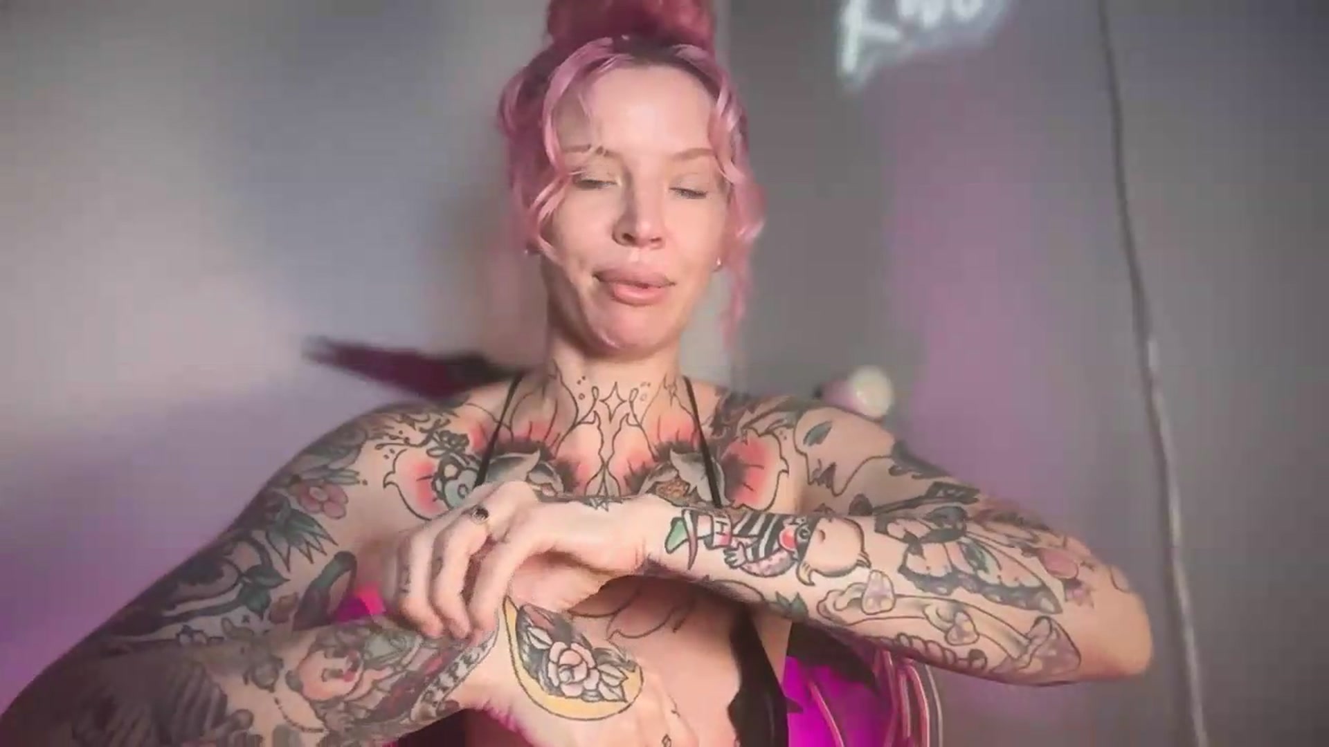 Gallery image thumbnail from Kittjones33's myfreecams stream on, 08/19/2026, 12:42 image 20 of 20