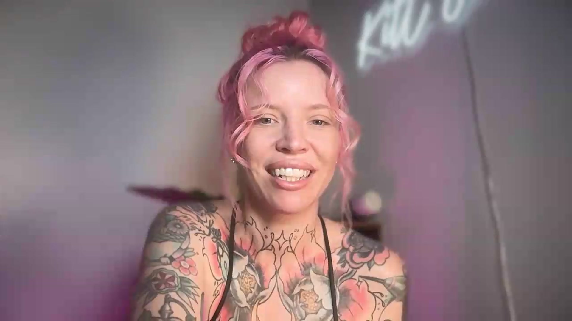 Gallery image thumbnail from Kittjones33's myfreecams stream on, 08/19/2026, 12:42 image 14 of 20