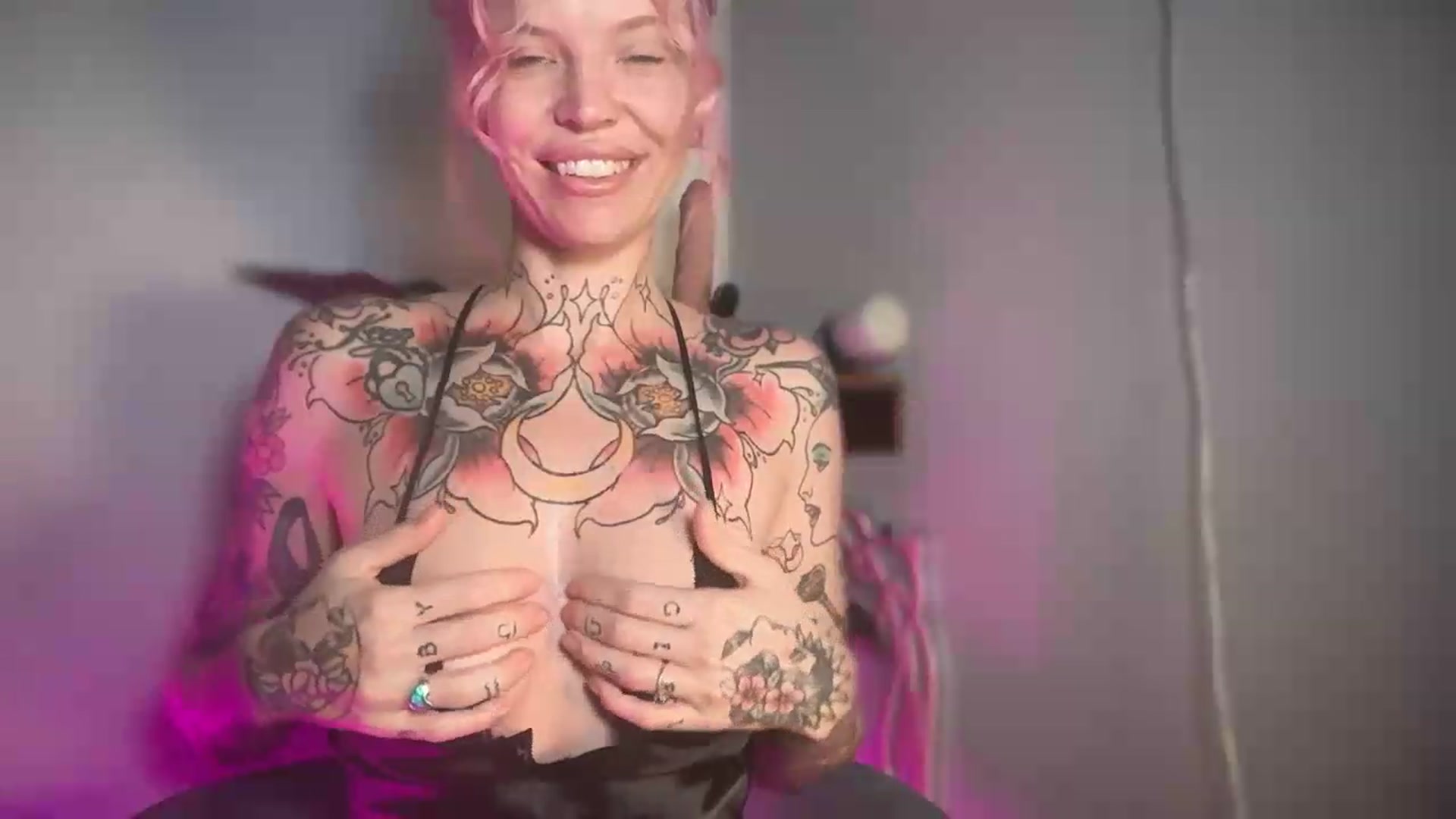 Gallery image thumbnail from Kittjones33's myfreecams stream on, 08/19/2026, 12:42 image 11 of 20
