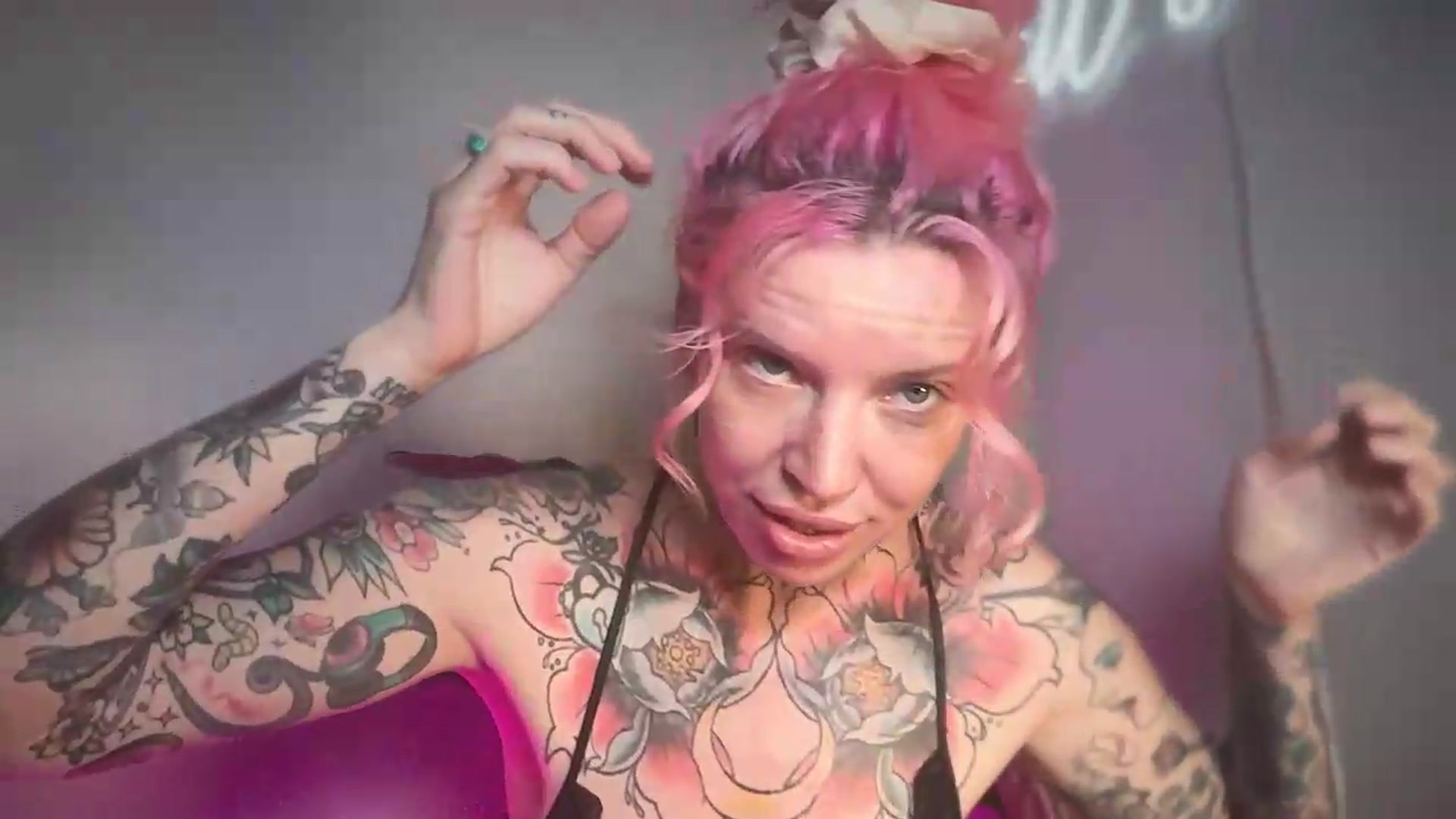 Gallery image thumbnail from Kittjones33's myfreecams stream on, 08/19/2026, 12:42 image 8 of 20