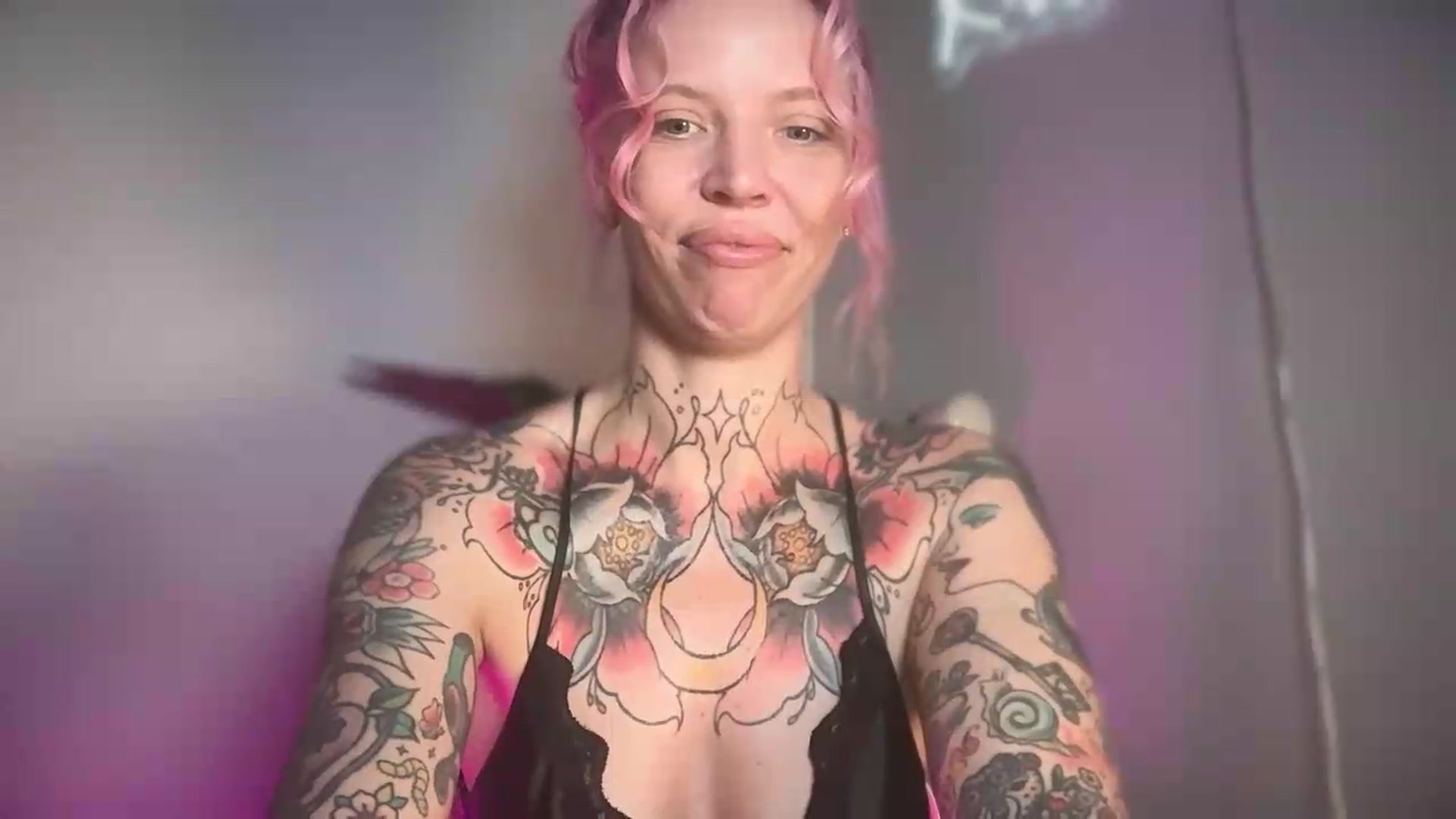 Gallery image thumbnail from Kittjones33's myfreecams stream on, 08/19/2026, 13:22 image 17 of 20