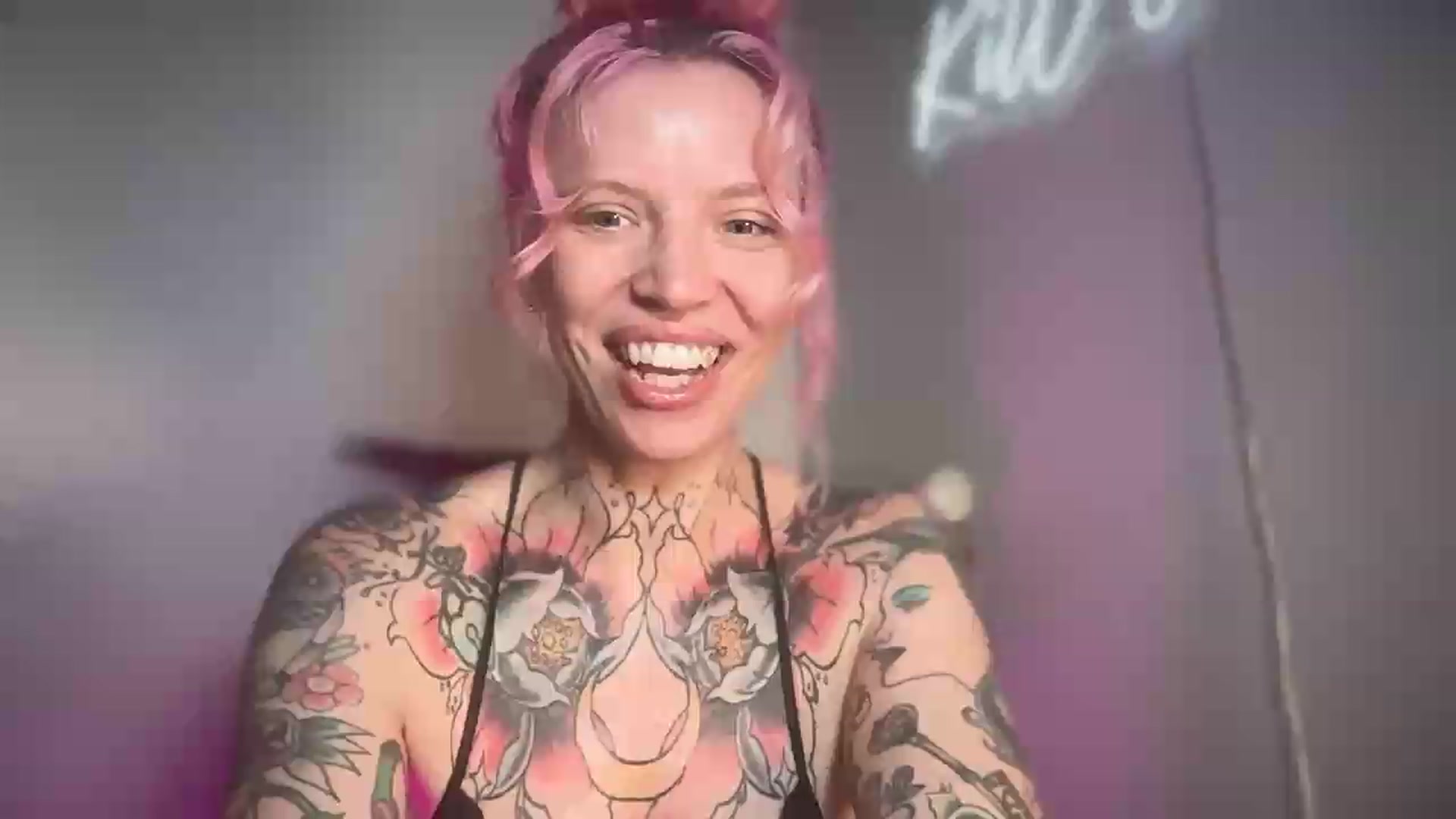 Gallery image thumbnail from Kittjones33's myfreecams stream on, 08/19/2026, 13:22 image 1 of 20